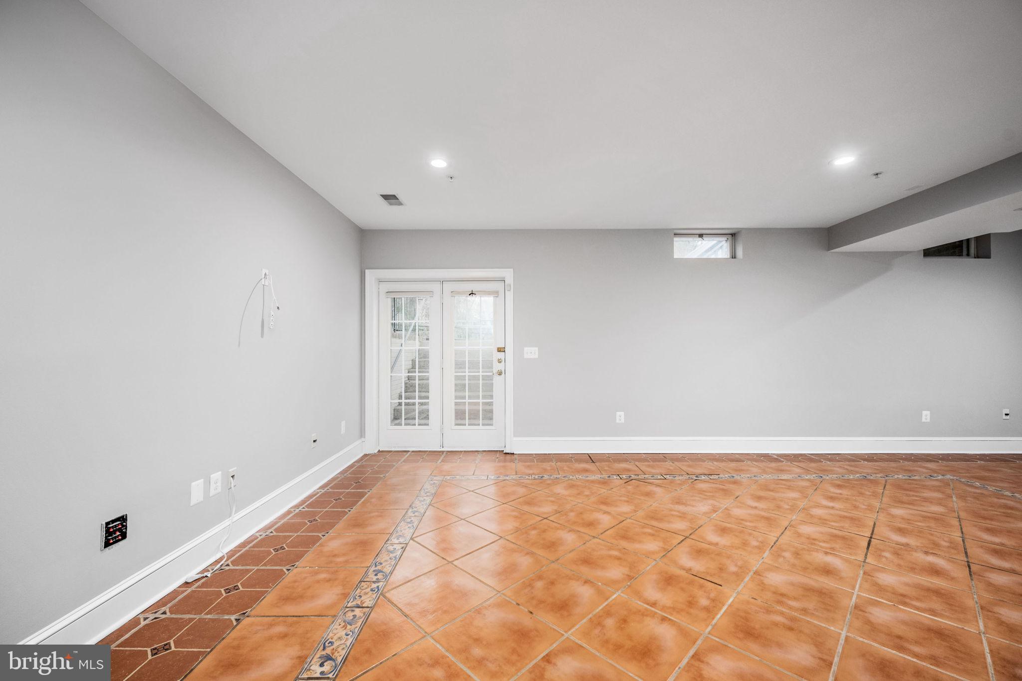 TYSONS TRACE - Residential