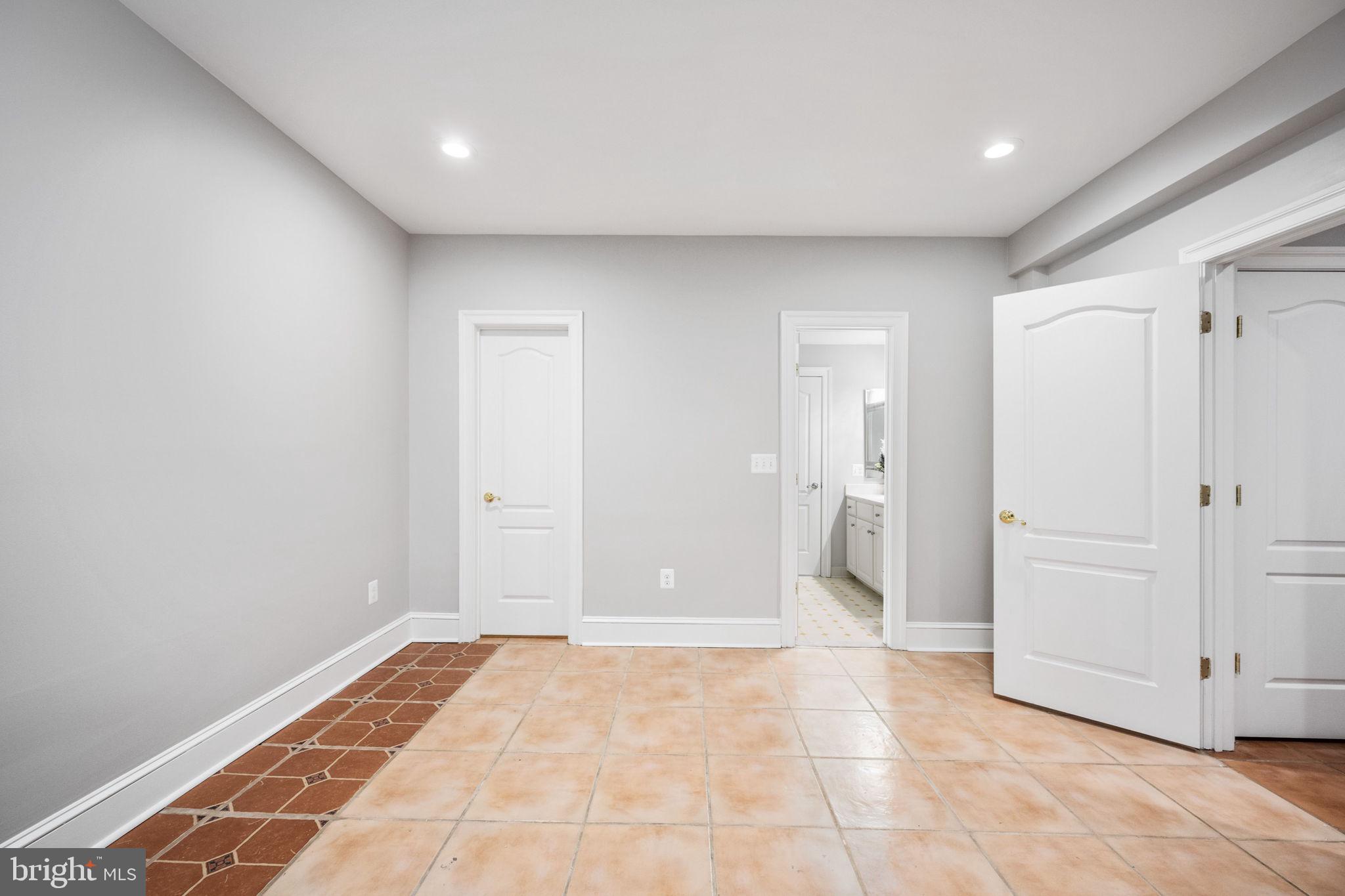 TYSONS TRACE - Residential