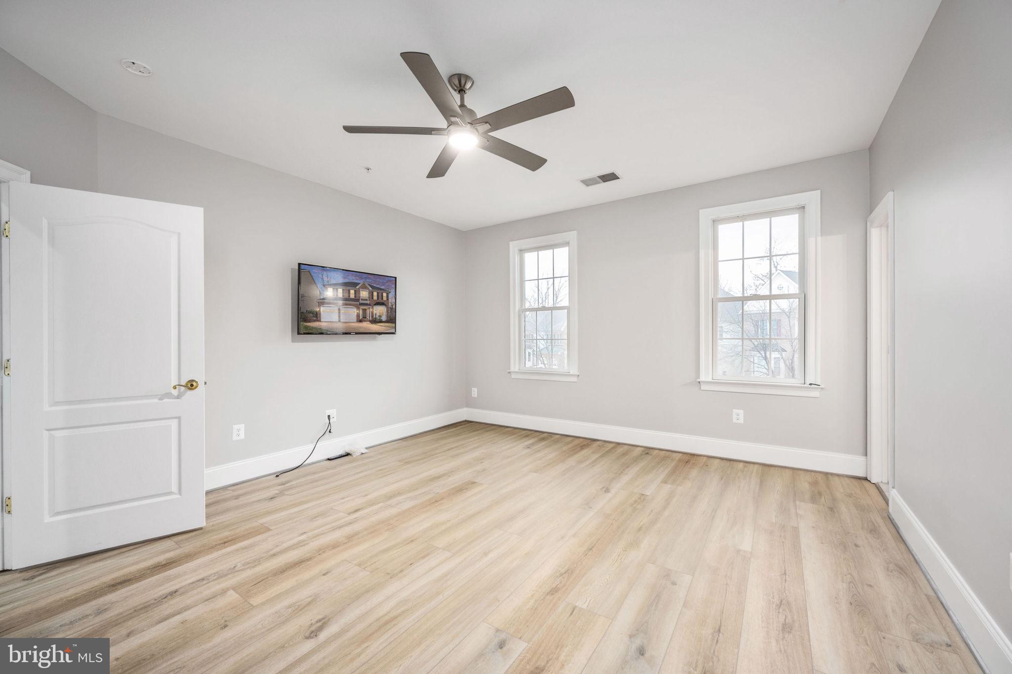 TYSONS TRACE - Residential