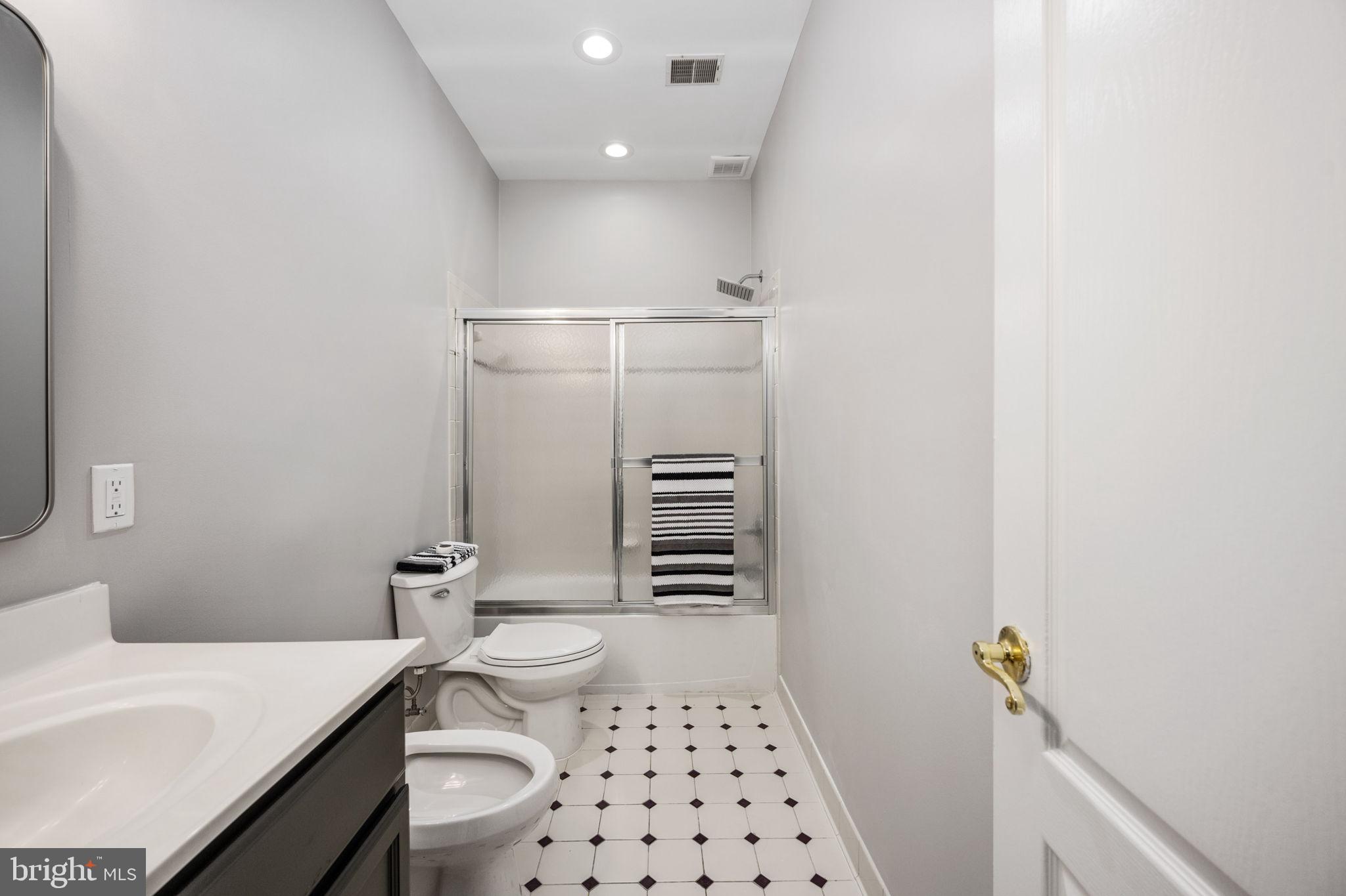 TYSONS TRACE - Residential