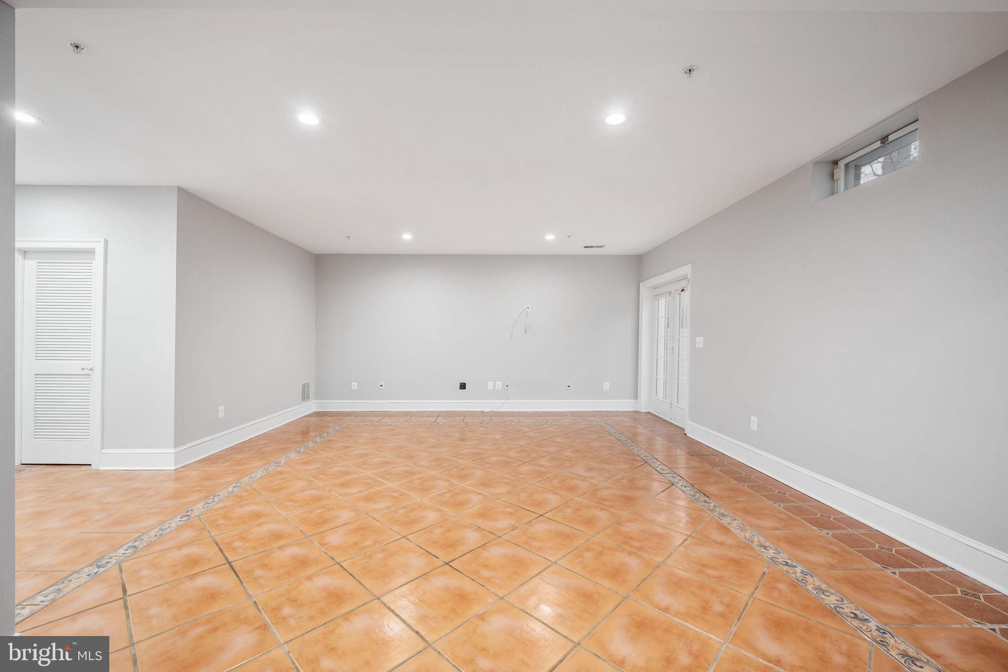 TYSONS TRACE - Residential