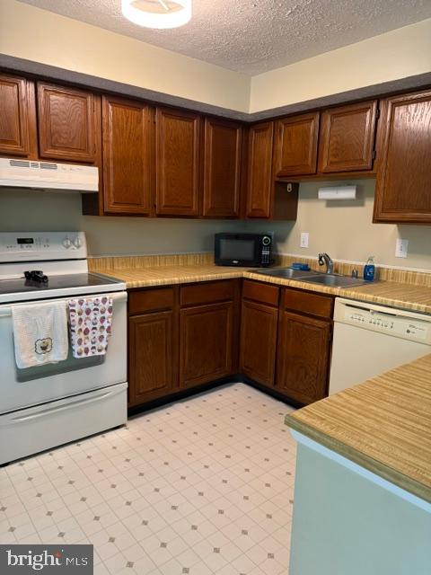 WOODS EDGE TOWNHOME CONDOMINIUMS - Residential