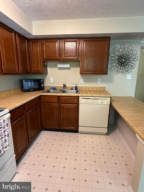 WOODS EDGE TOWNHOME CONDOMINIUMS - Residential