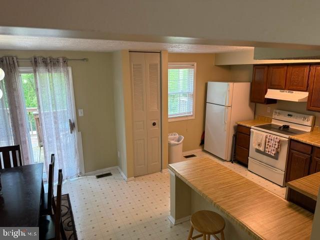 WOODS EDGE TOWNHOME CONDOMINIUMS - Residential