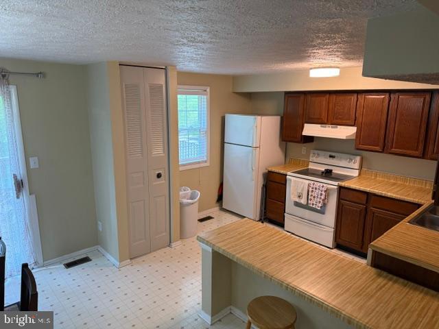 WOODS EDGE TOWNHOME CONDOMINIUMS - Residential