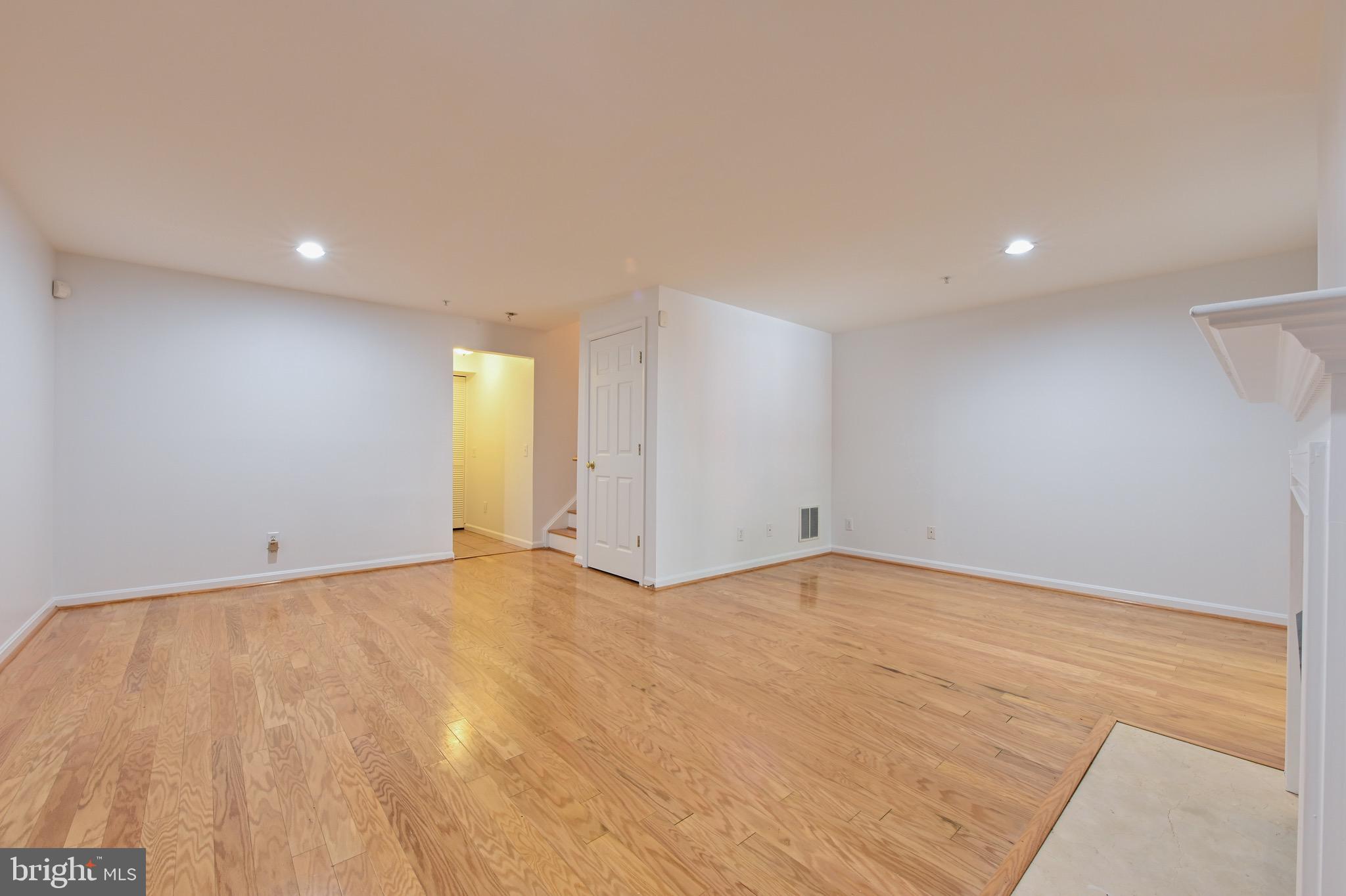 SOUTH RIVER COLONY - Residential