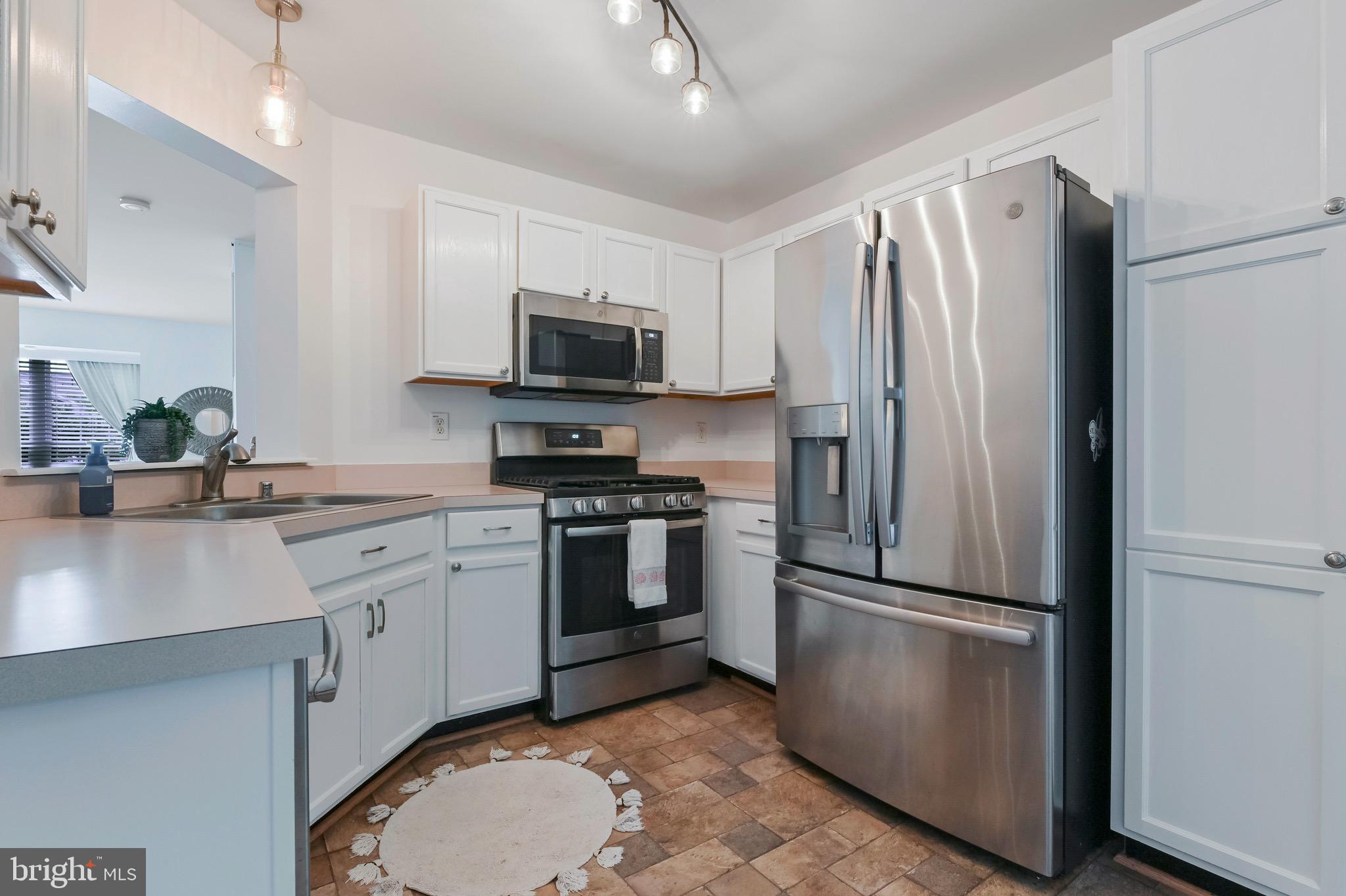 SOUTH RIVER COLONY - Residential