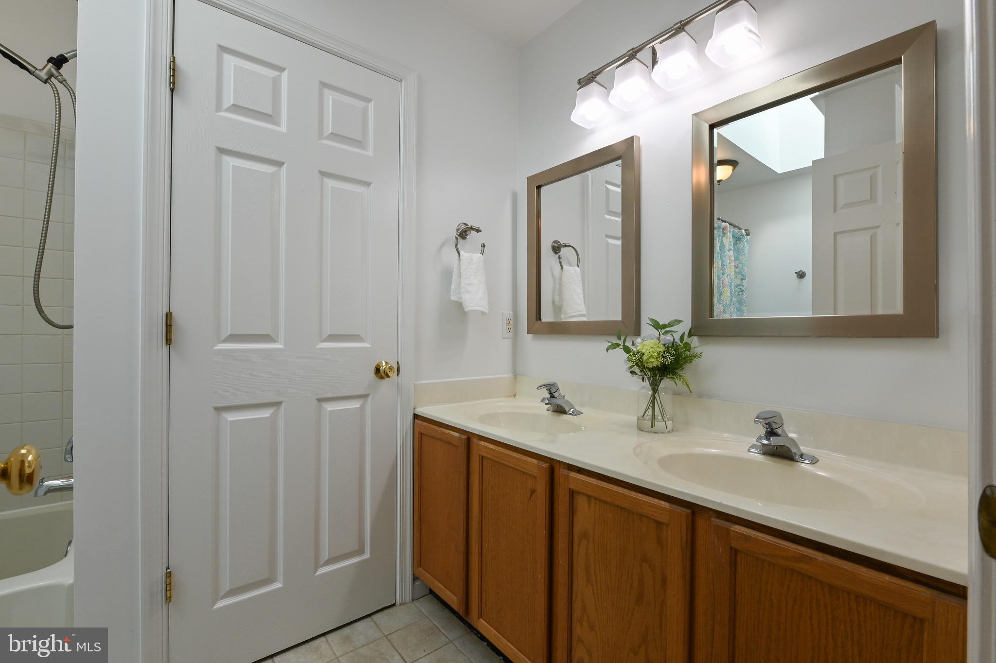 SOUTH RIVER COLONY - Residential