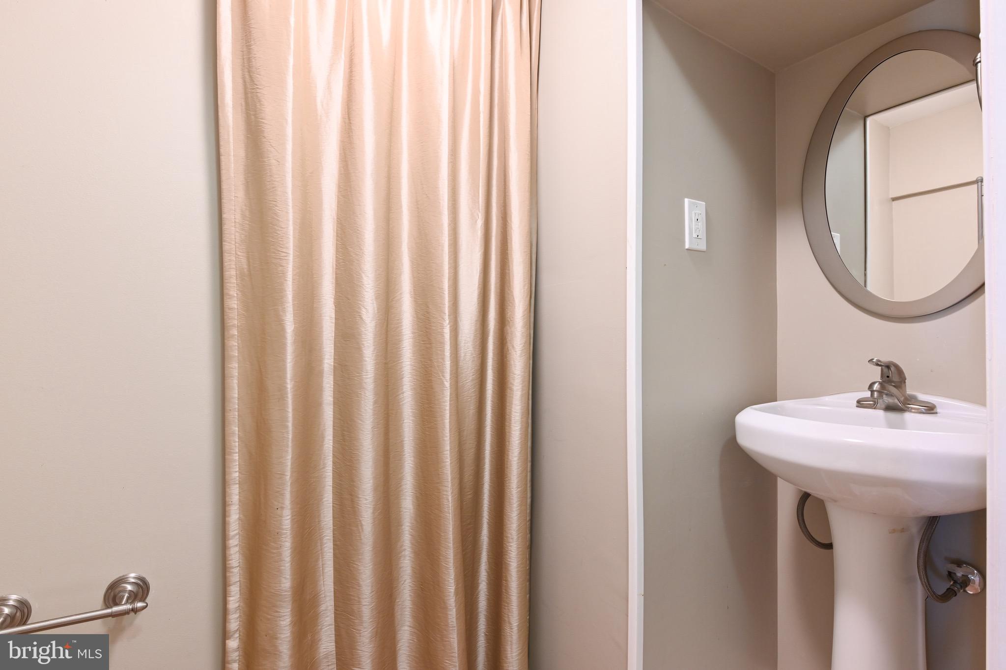 SOUTH RIVER COLONY - Residential