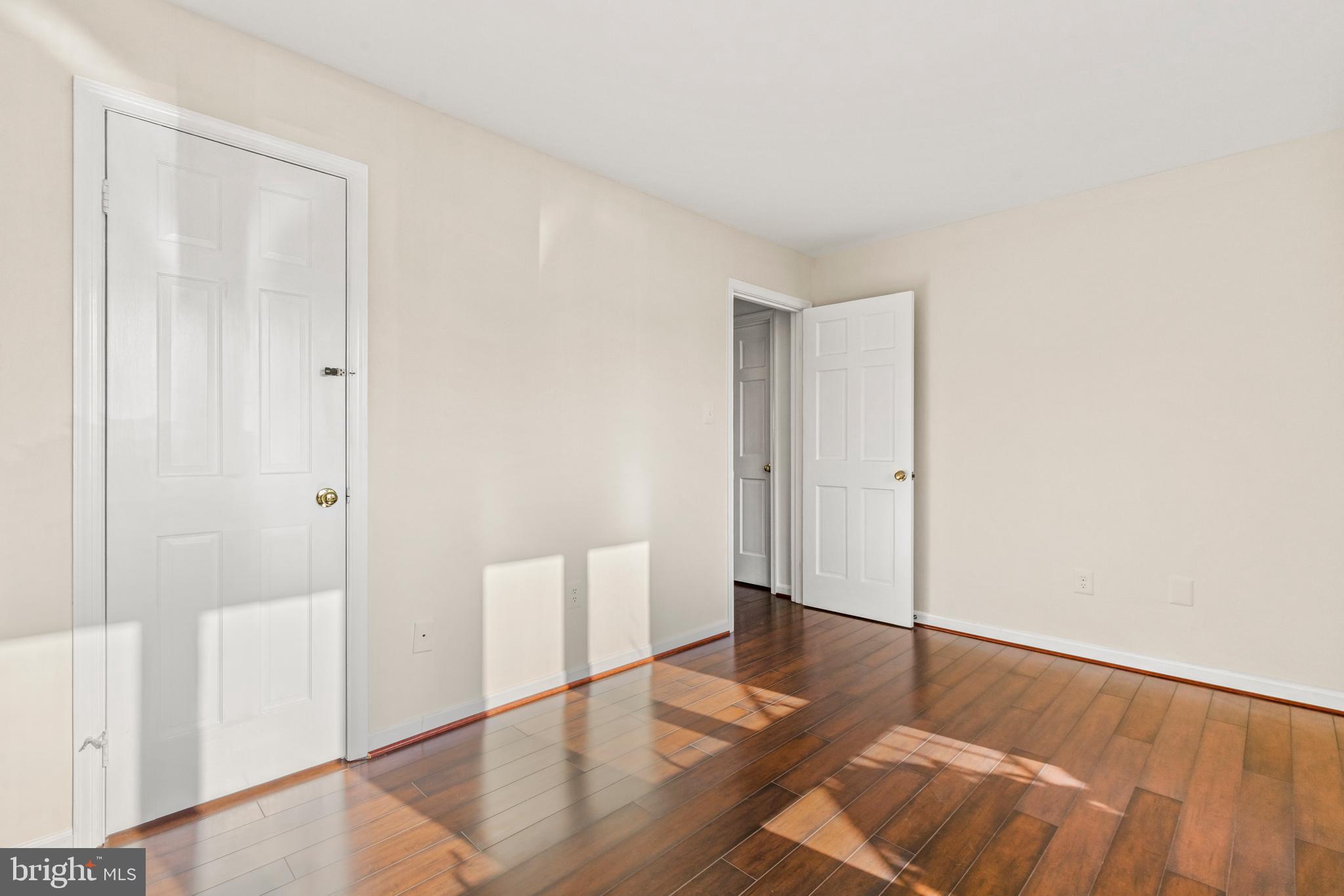 OAKTON VILLAGE - Residential