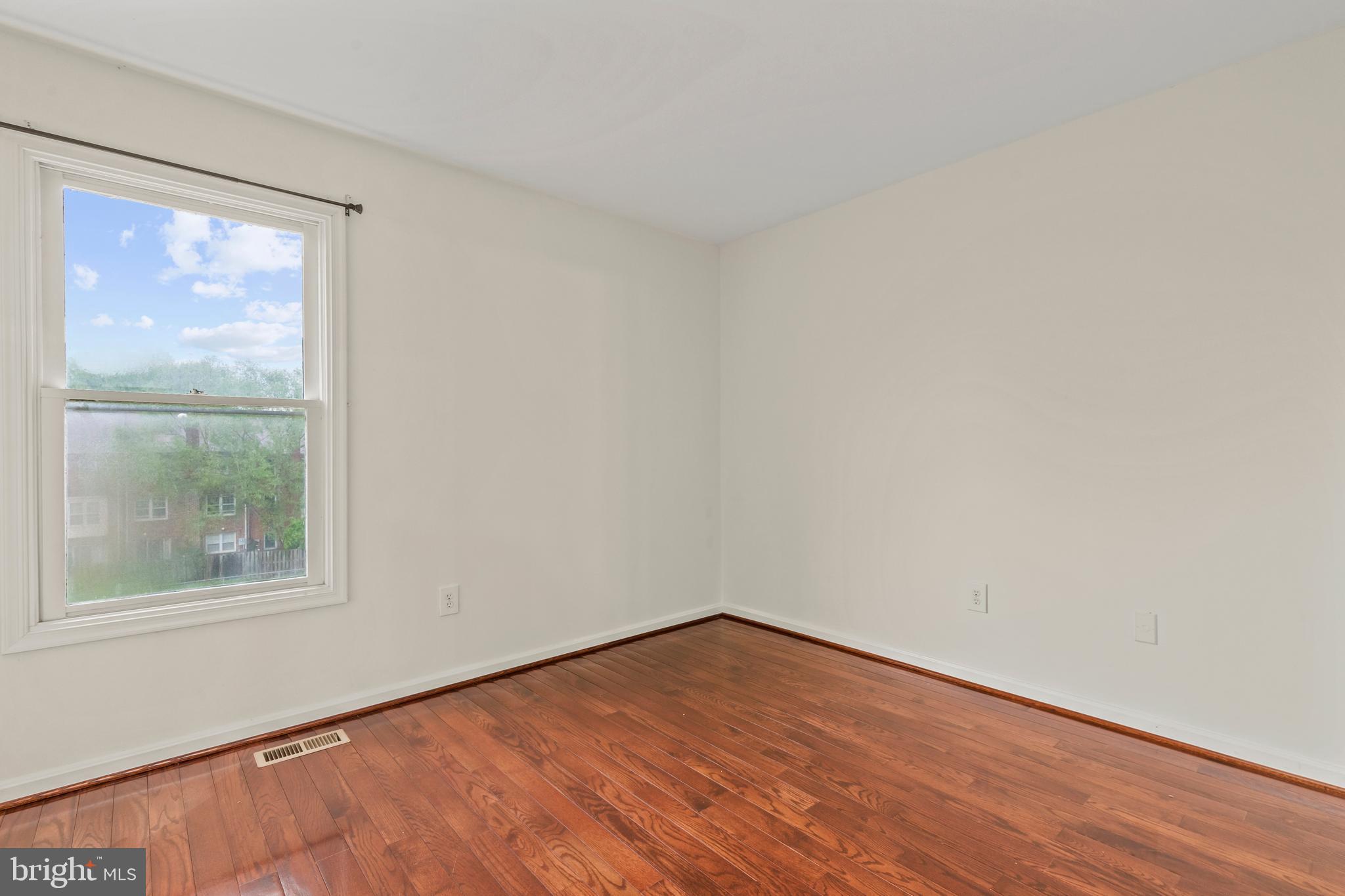 OAKTON VILLAGE - Residential