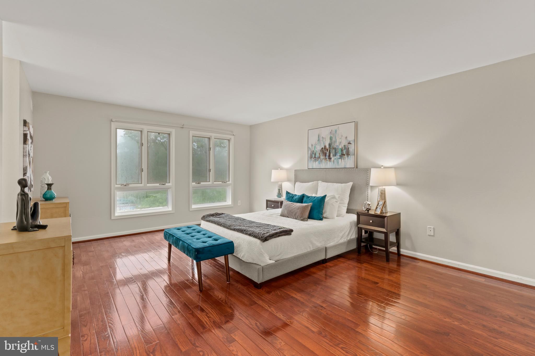 OAKTON VILLAGE - Residential