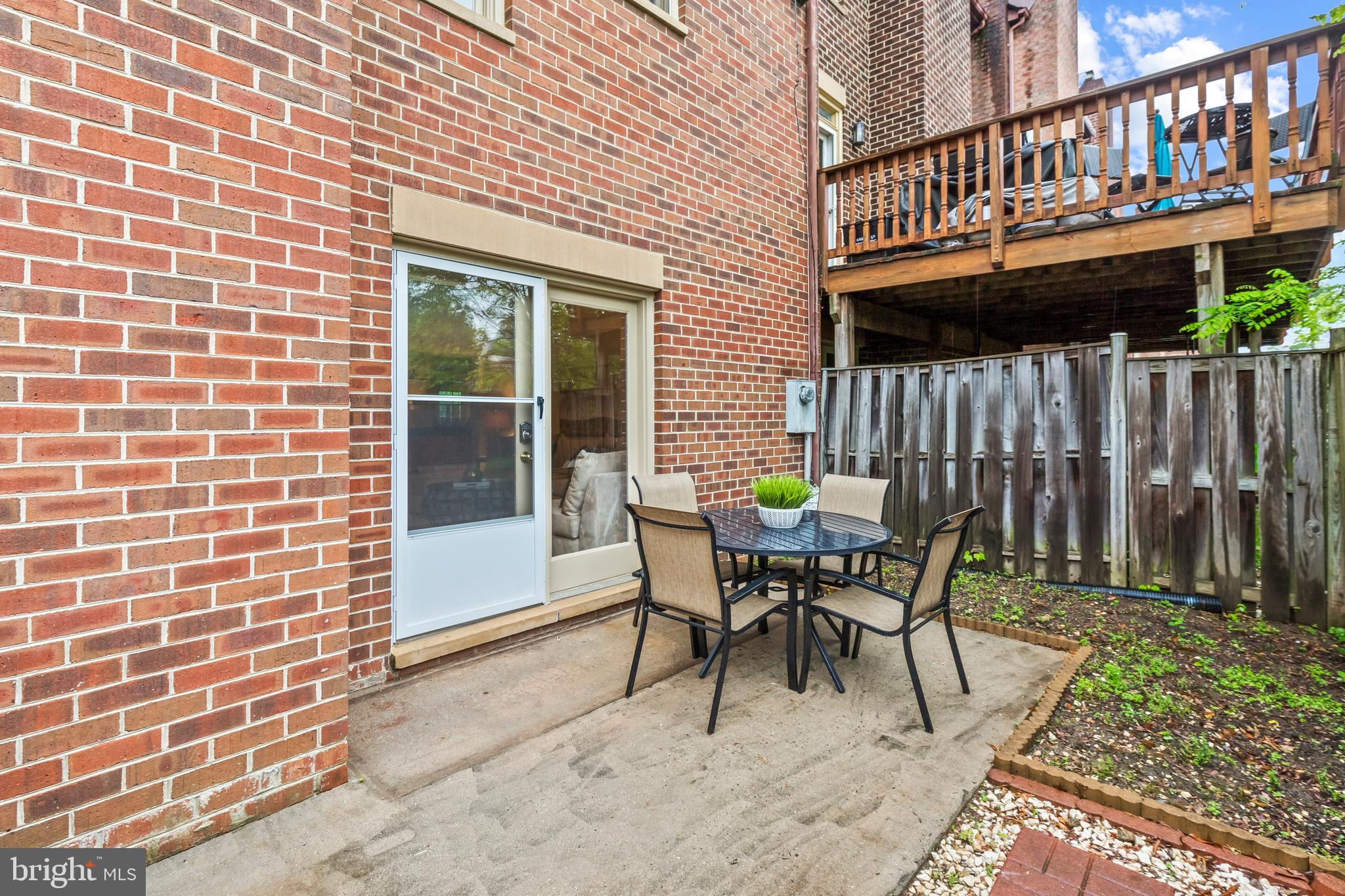 OAKTON VILLAGE - Residential