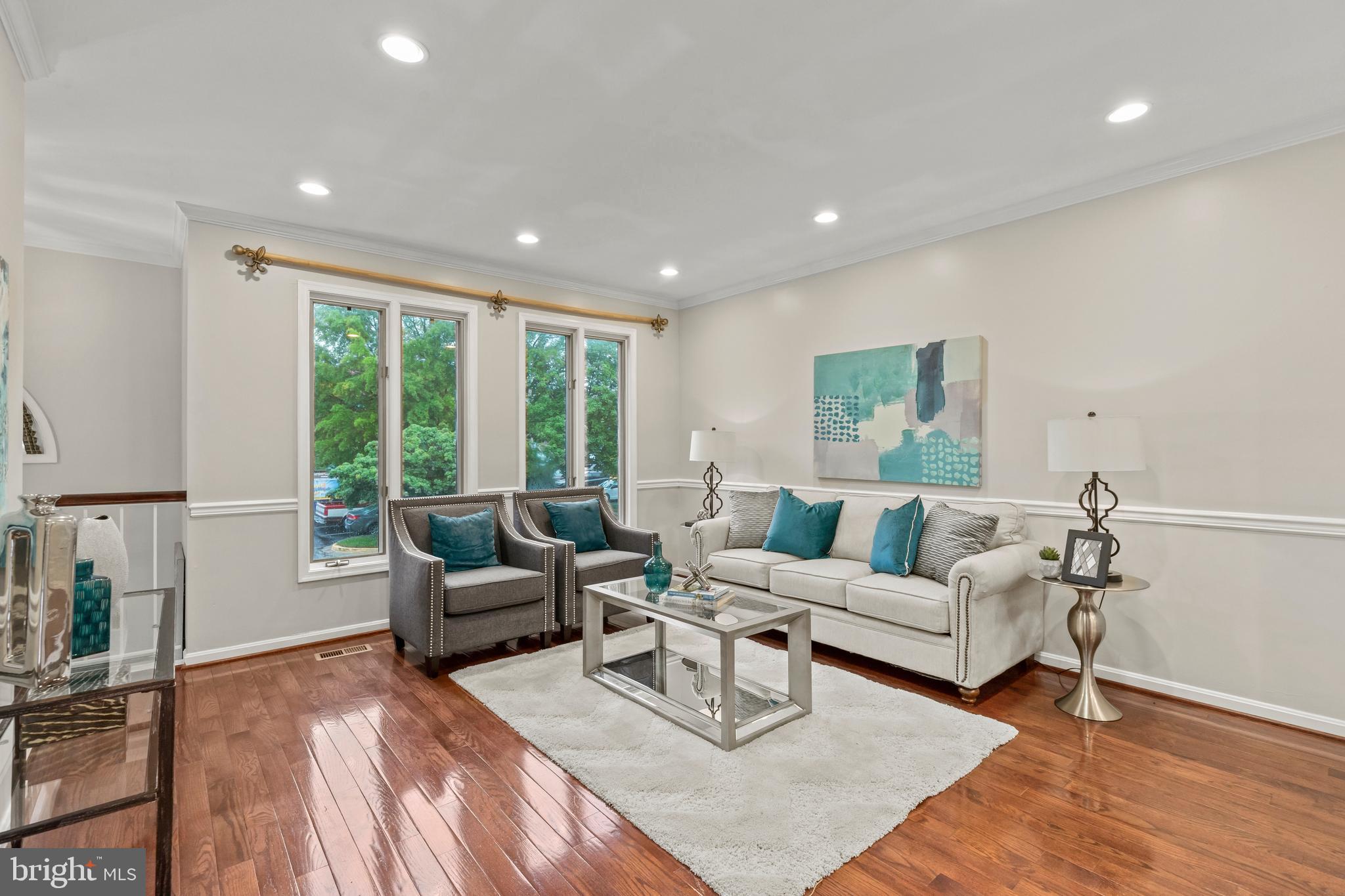 OAKTON VILLAGE - Residential