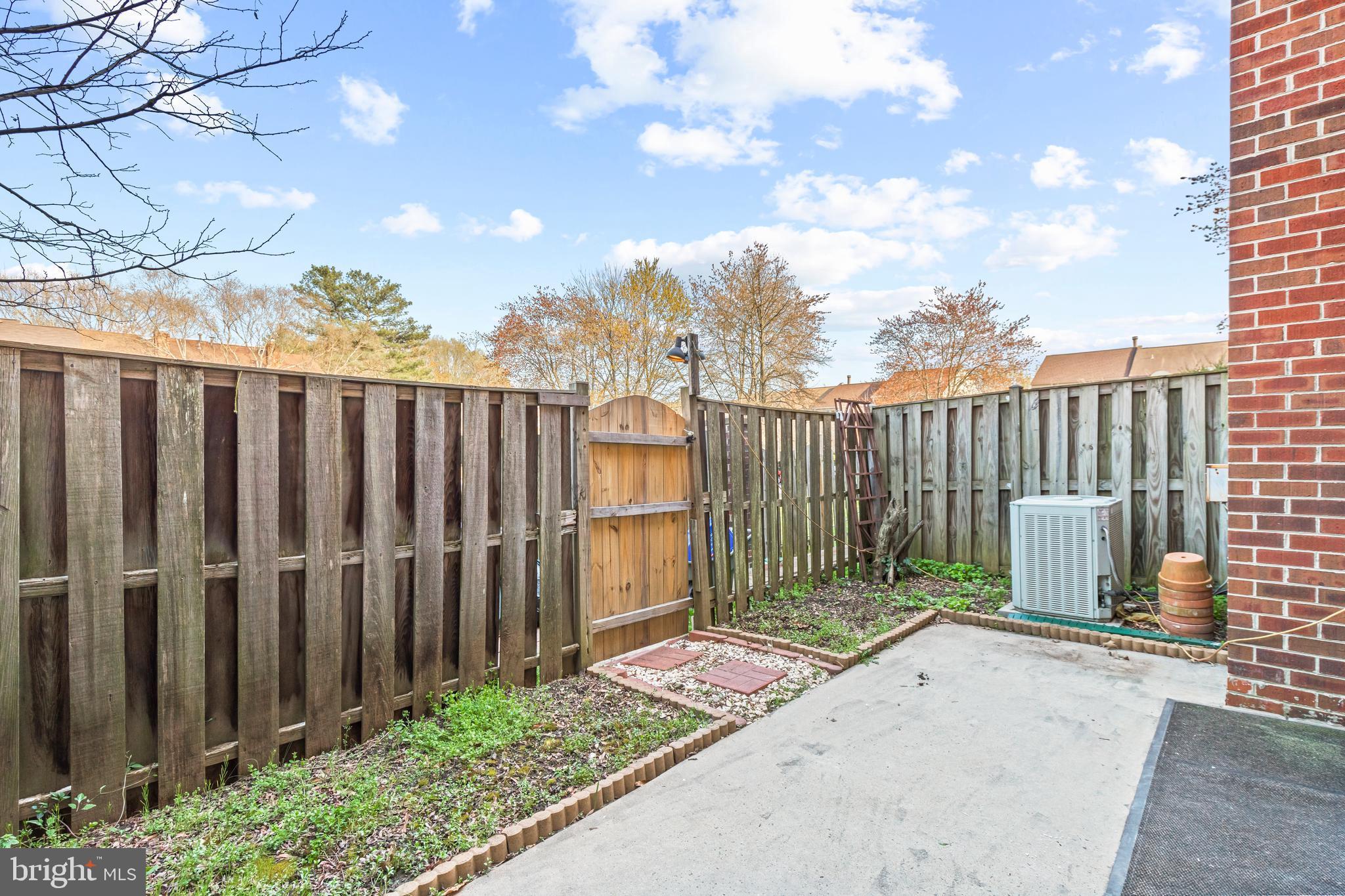 OAKTON VILLAGE - Residential