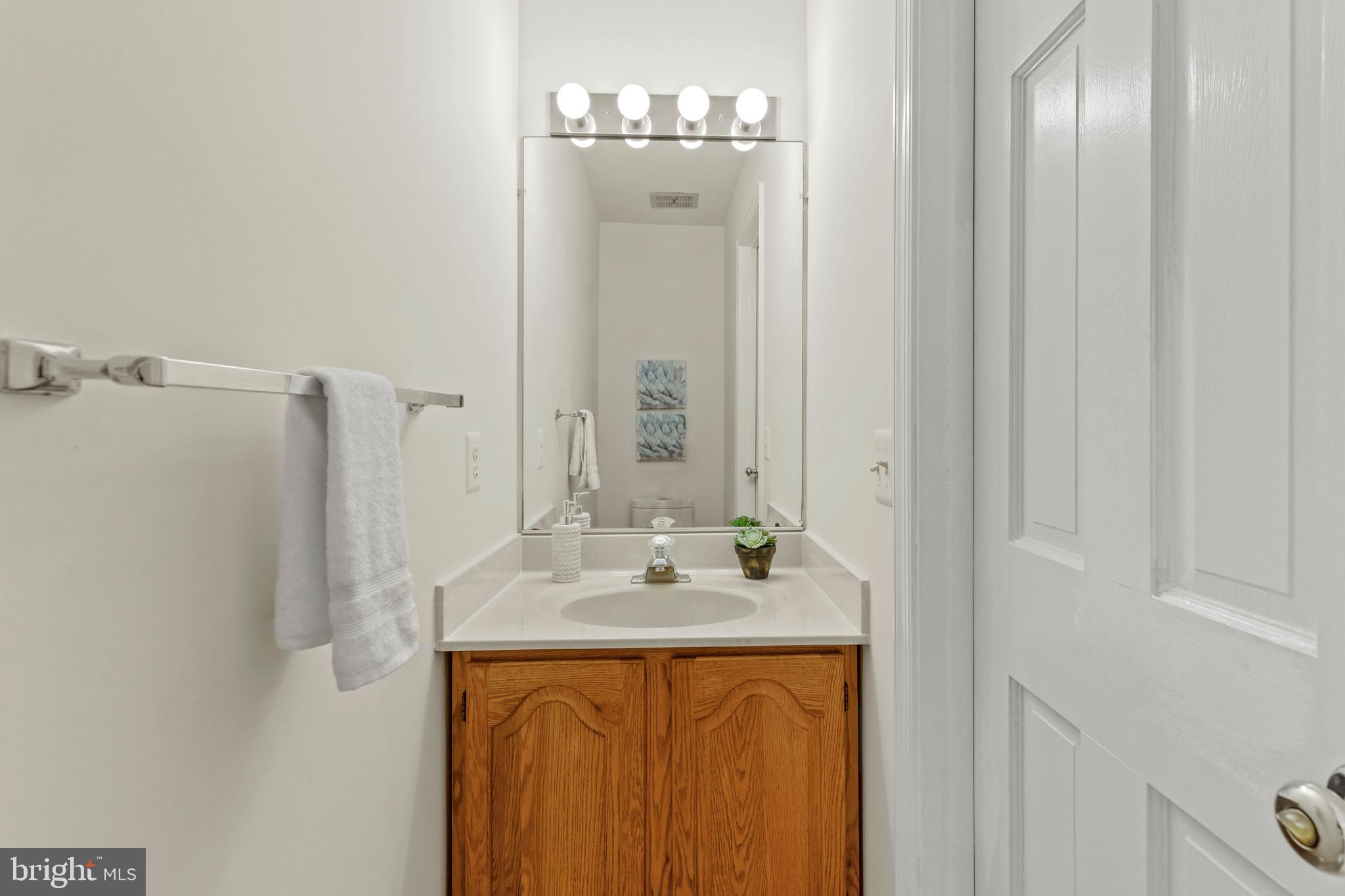 OAKTON VILLAGE - Residential