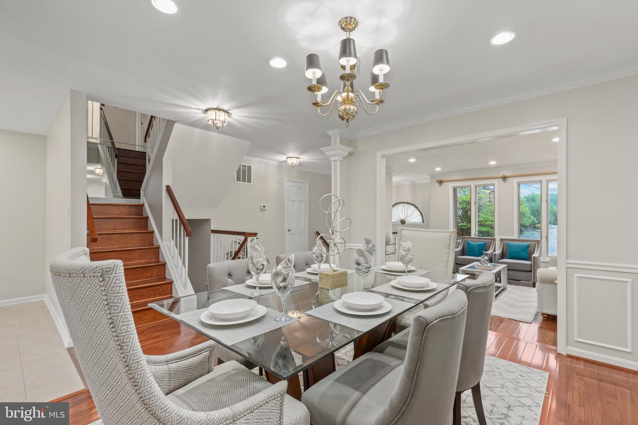 OAKTON VILLAGE - Residential