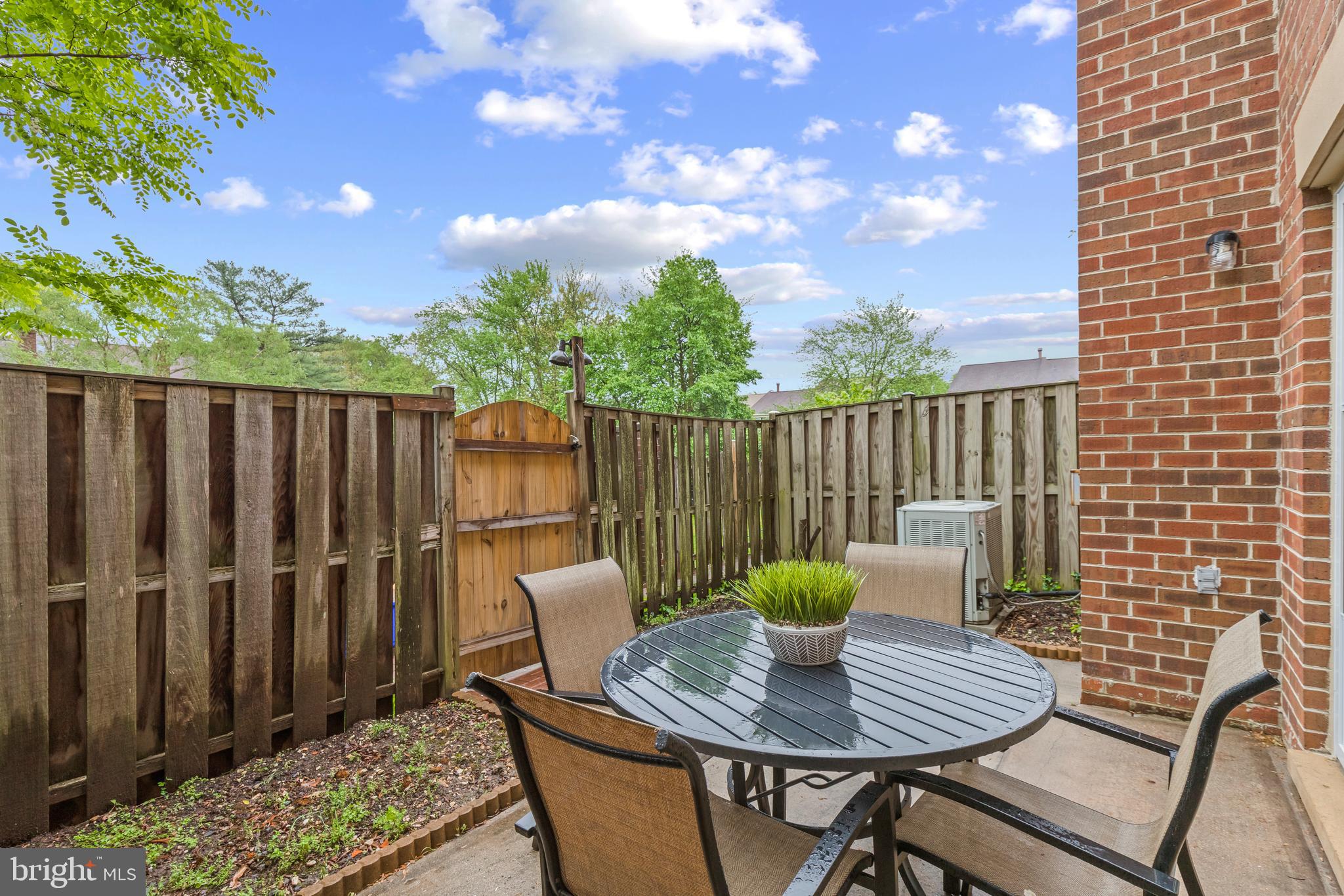 OAKTON VILLAGE - Residential