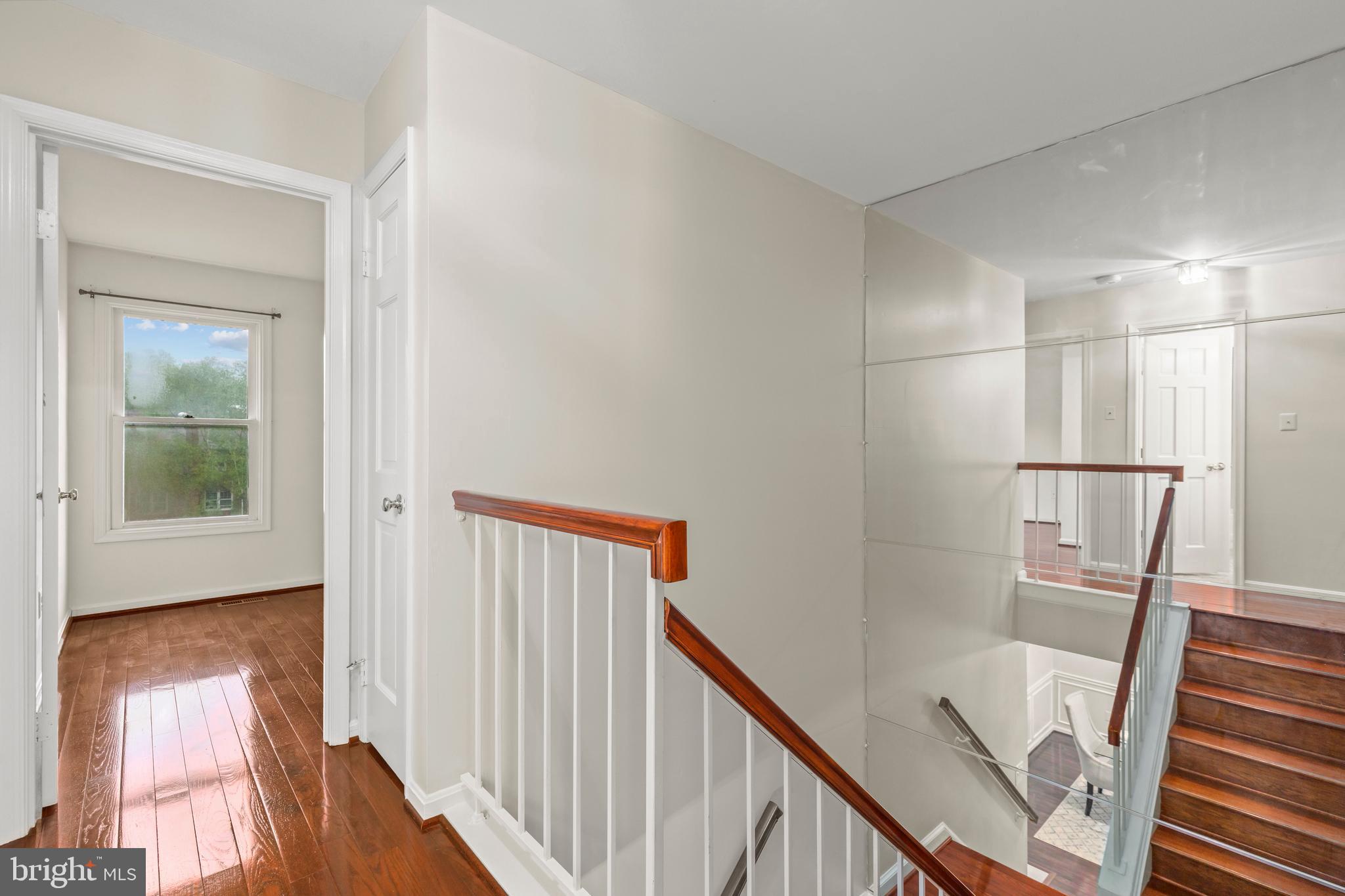 OAKTON VILLAGE - Residential