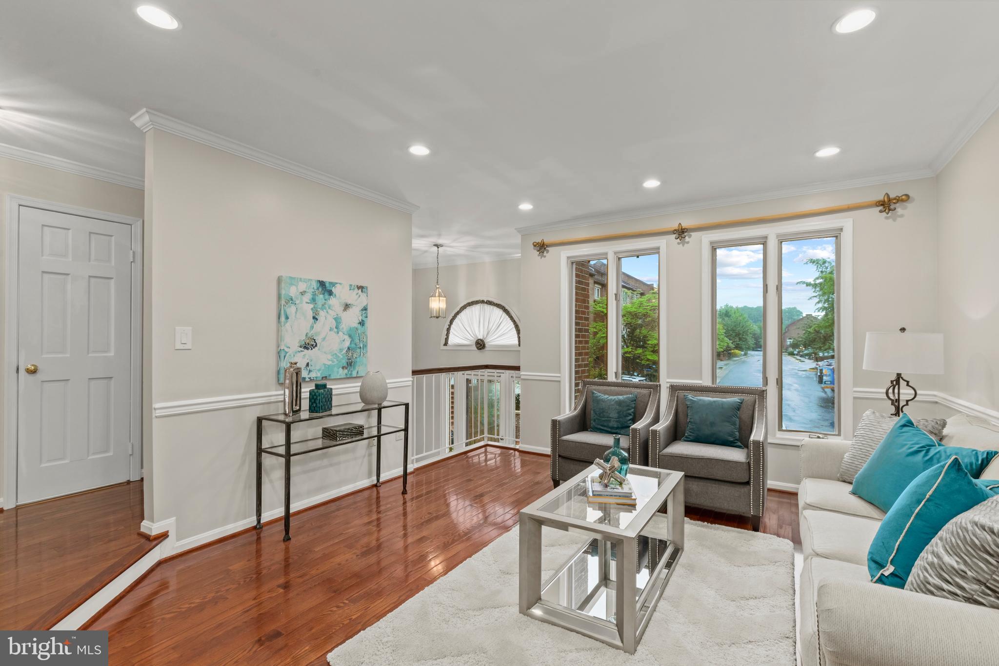 OAKTON VILLAGE - Residential