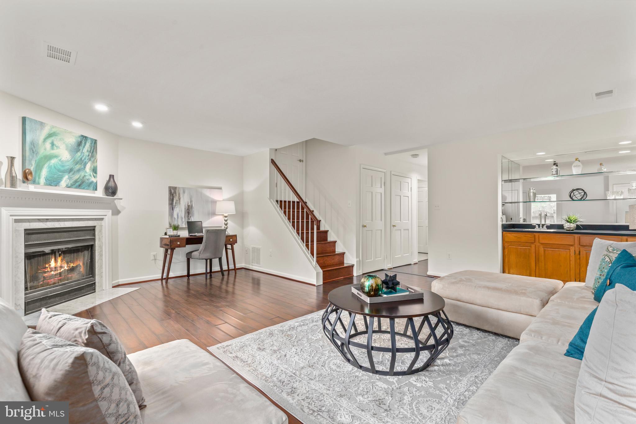 OAKTON VILLAGE - Residential