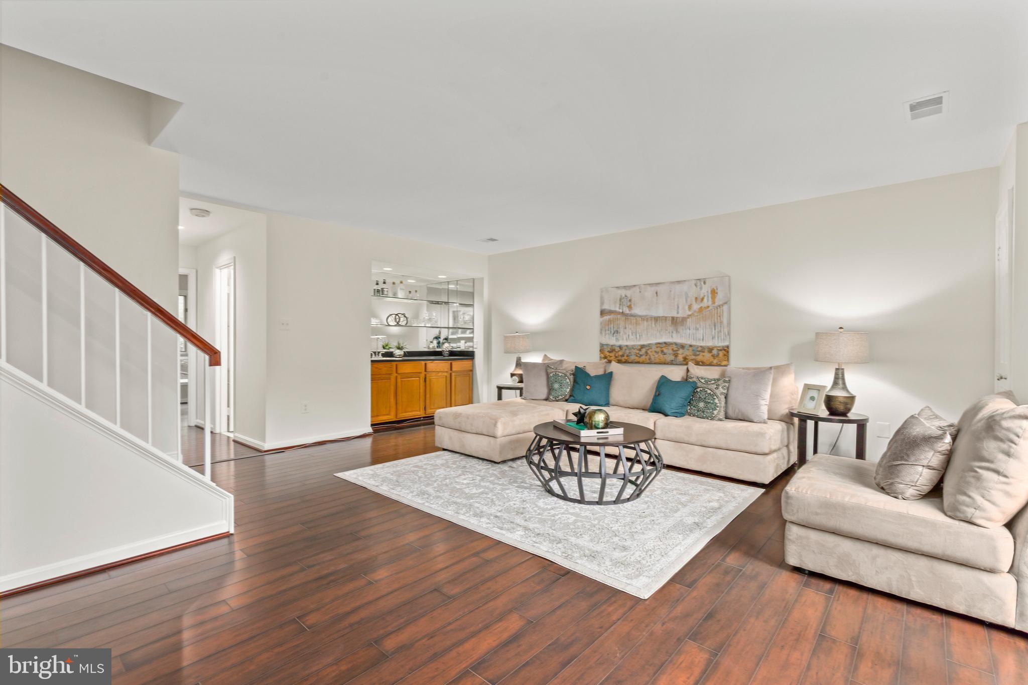 OAKTON VILLAGE - Residential