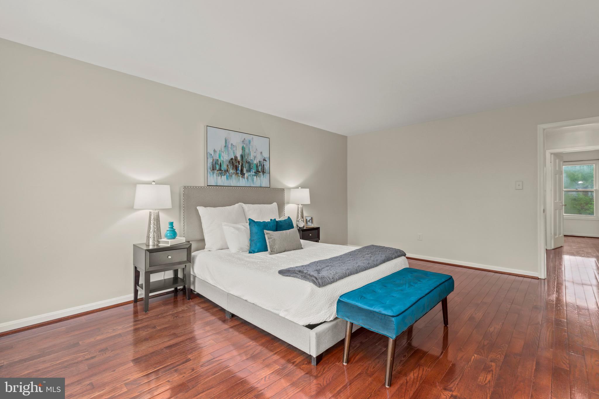 OAKTON VILLAGE - Residential