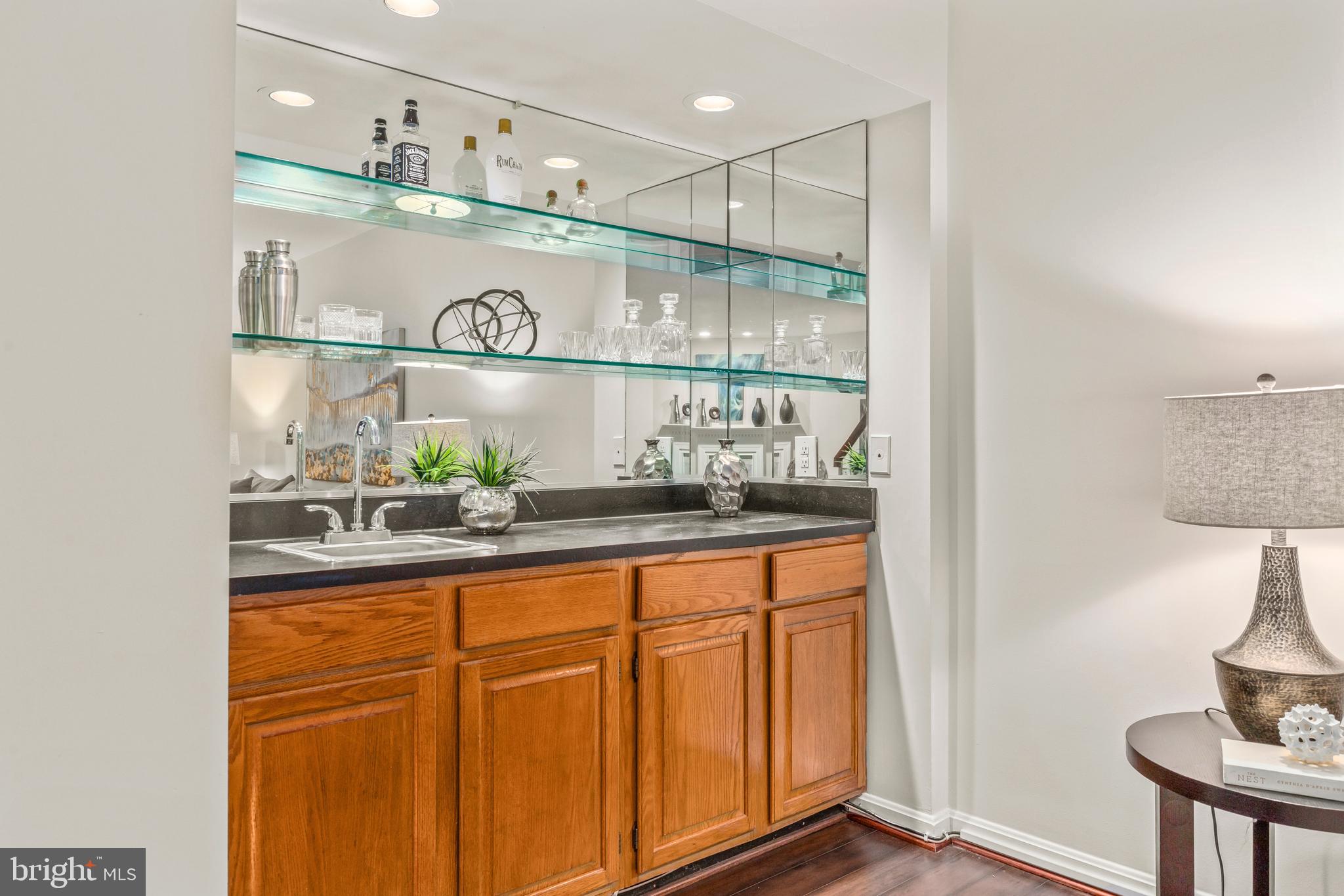 OAKTON VILLAGE - Residential