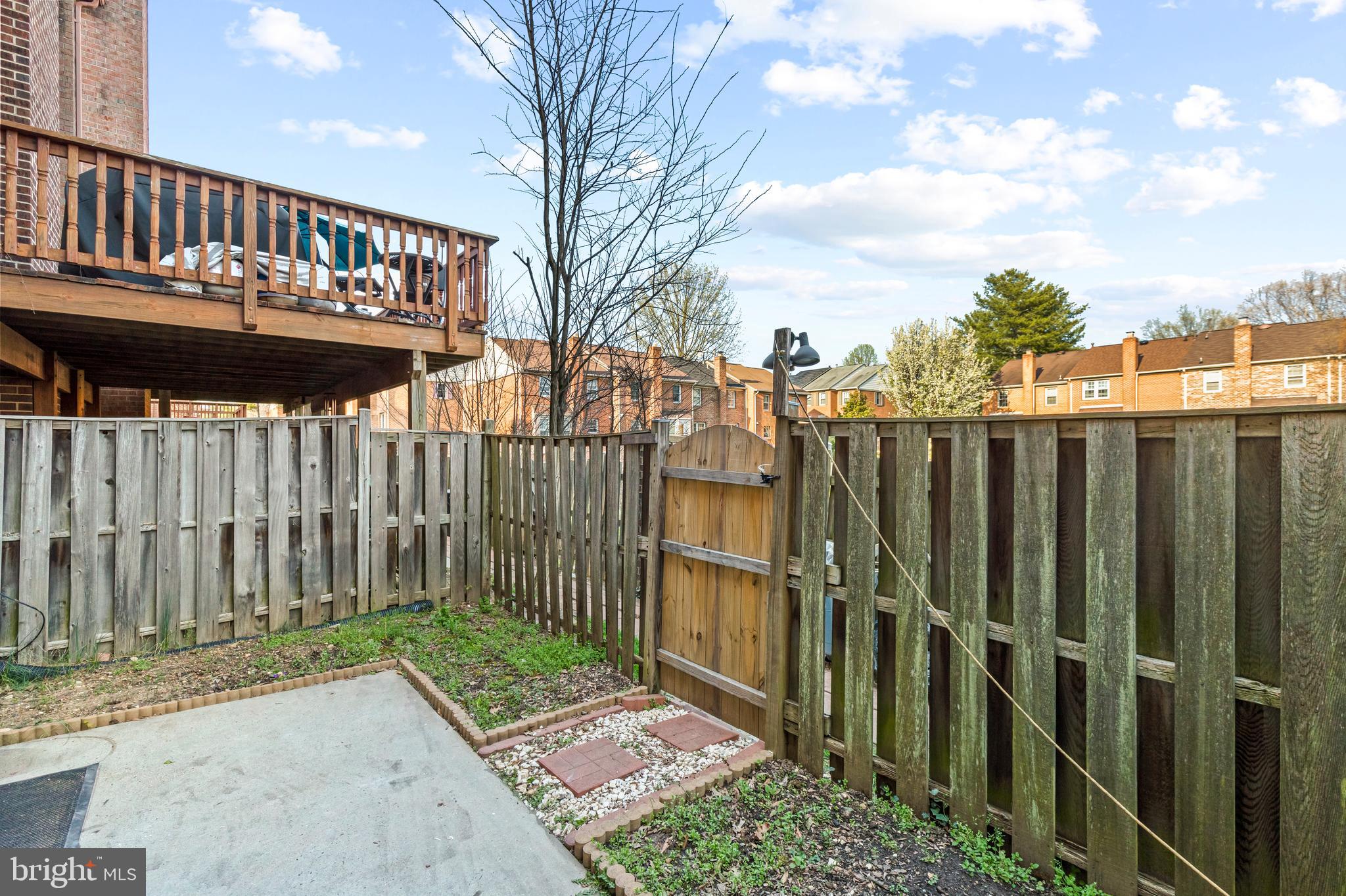 OAKTON VILLAGE - Residential