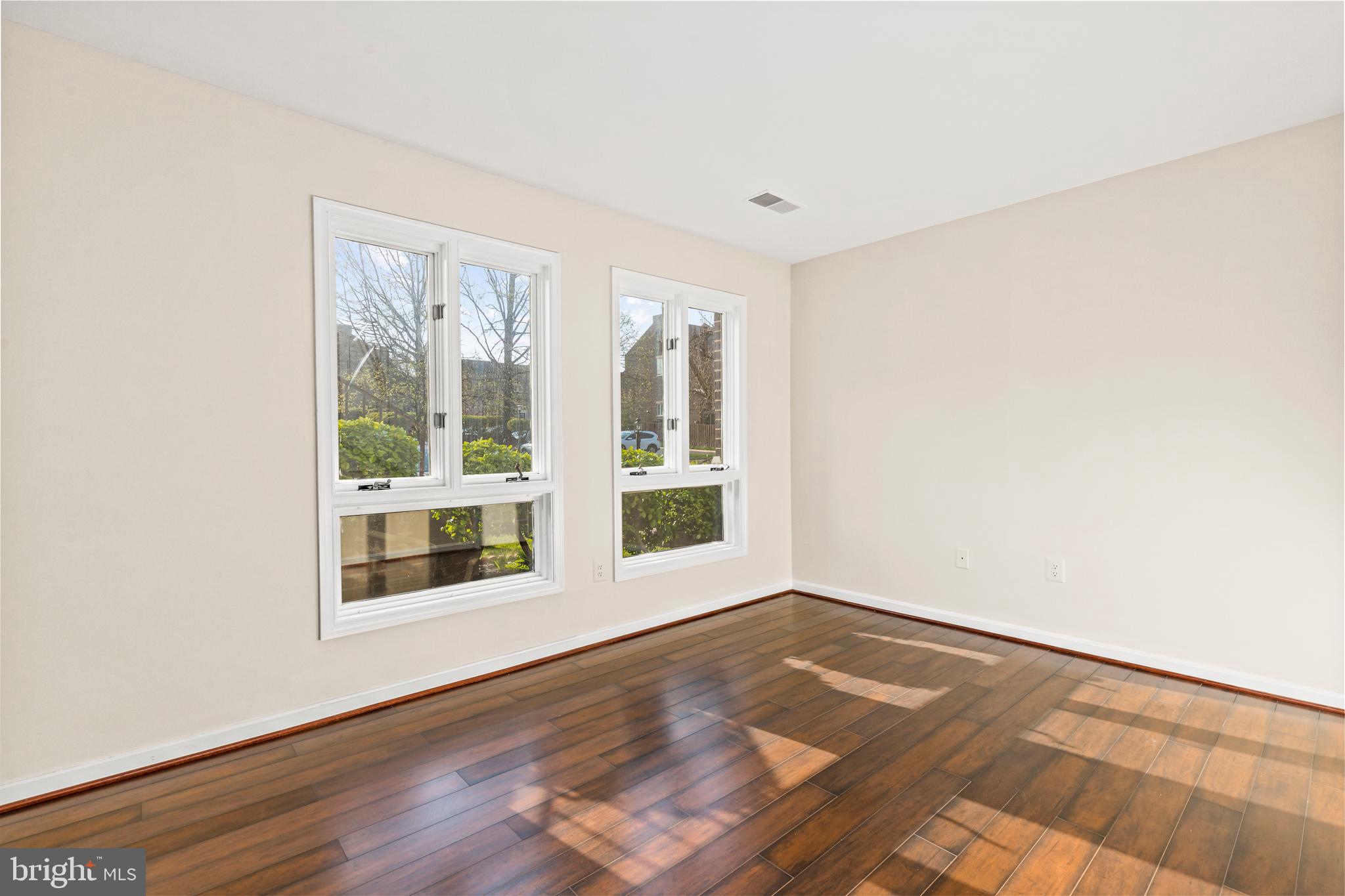 OAKTON VILLAGE - Residential