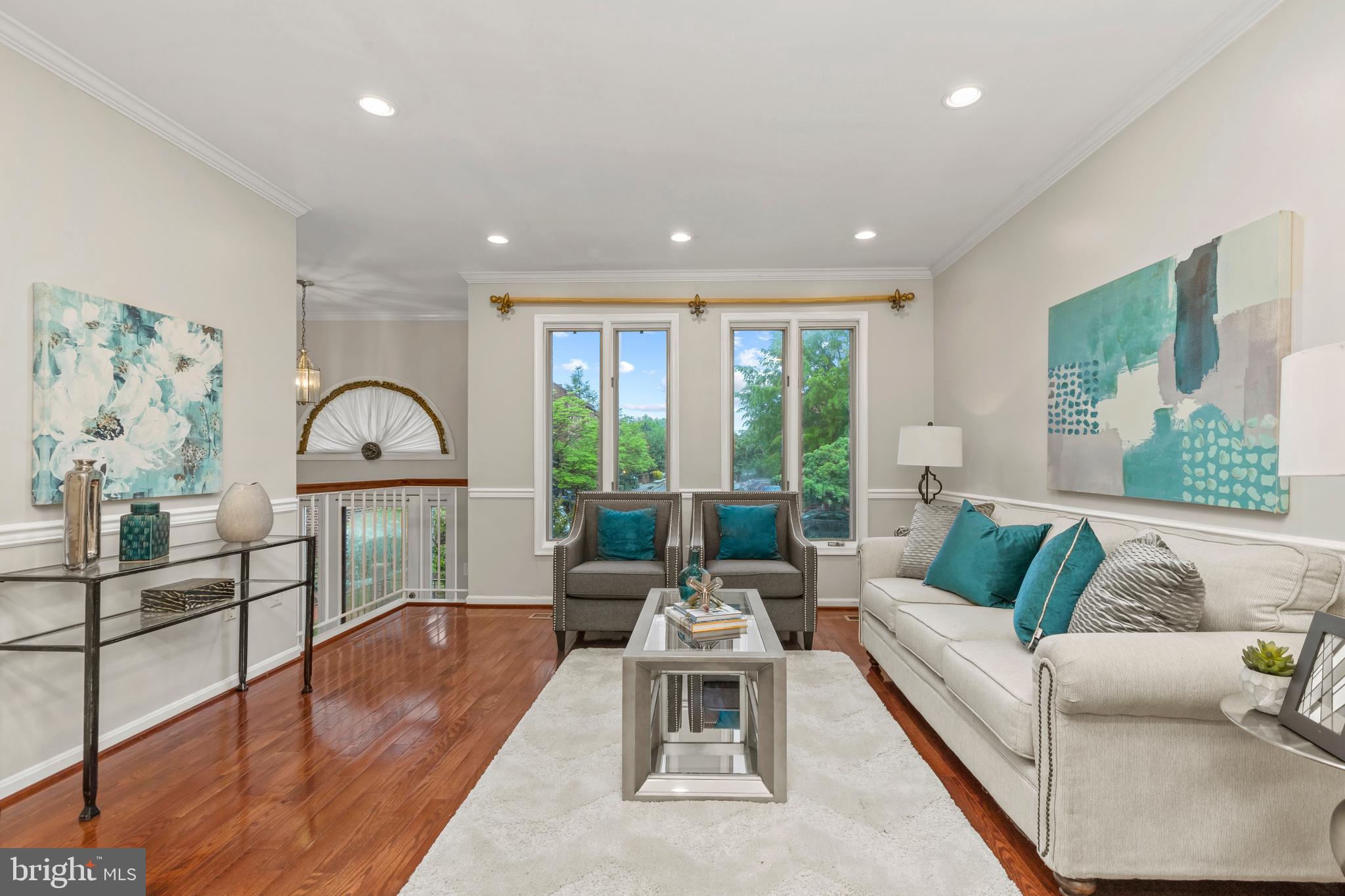 OAKTON VILLAGE - Residential