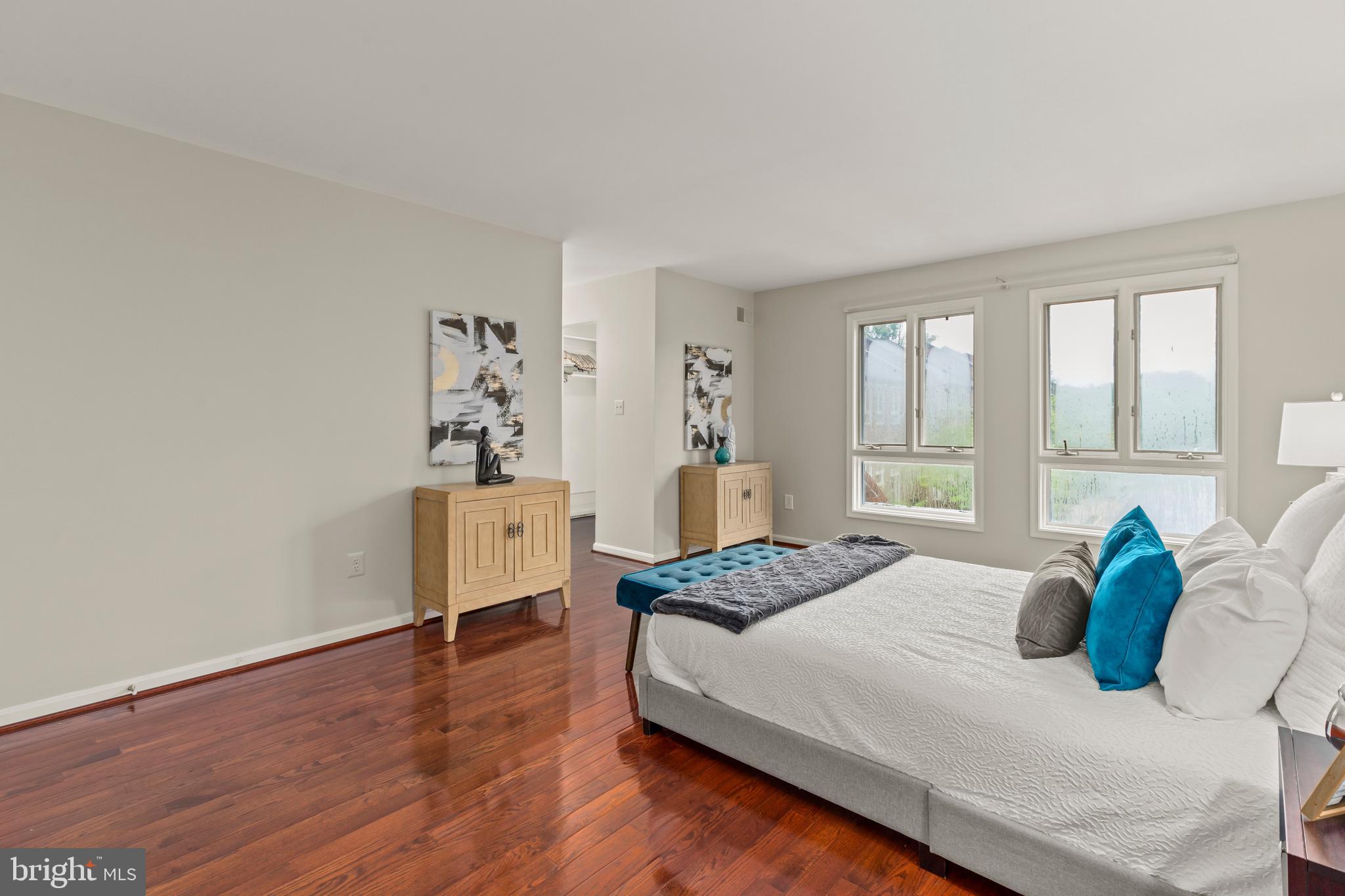 OAKTON VILLAGE - Residential