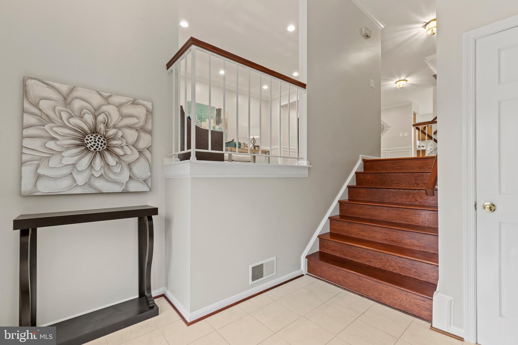 OAKTON VILLAGE - Residential