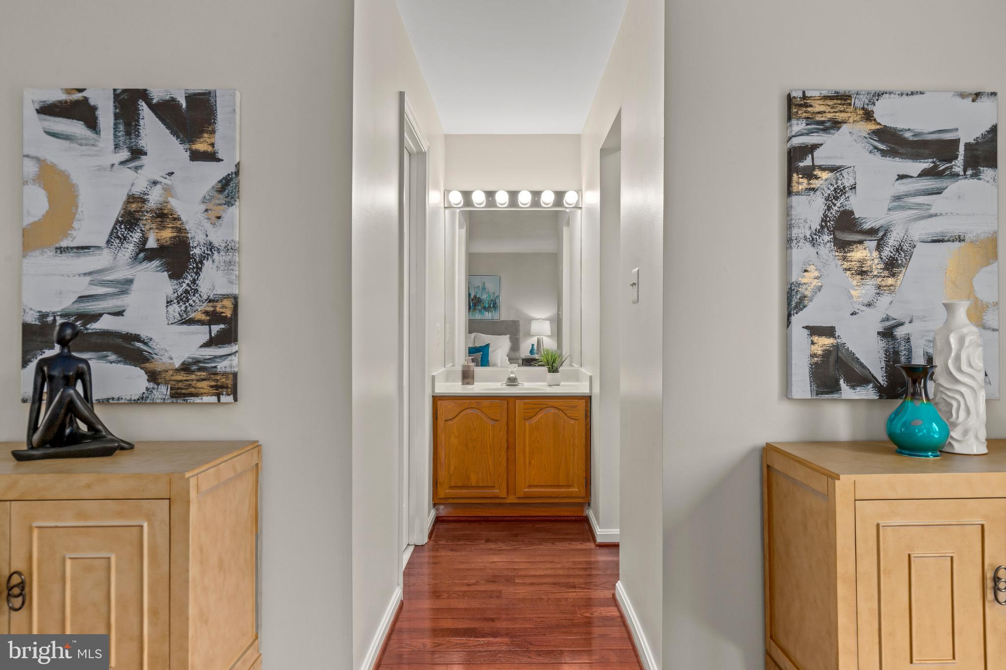 OAKTON VILLAGE - Residential