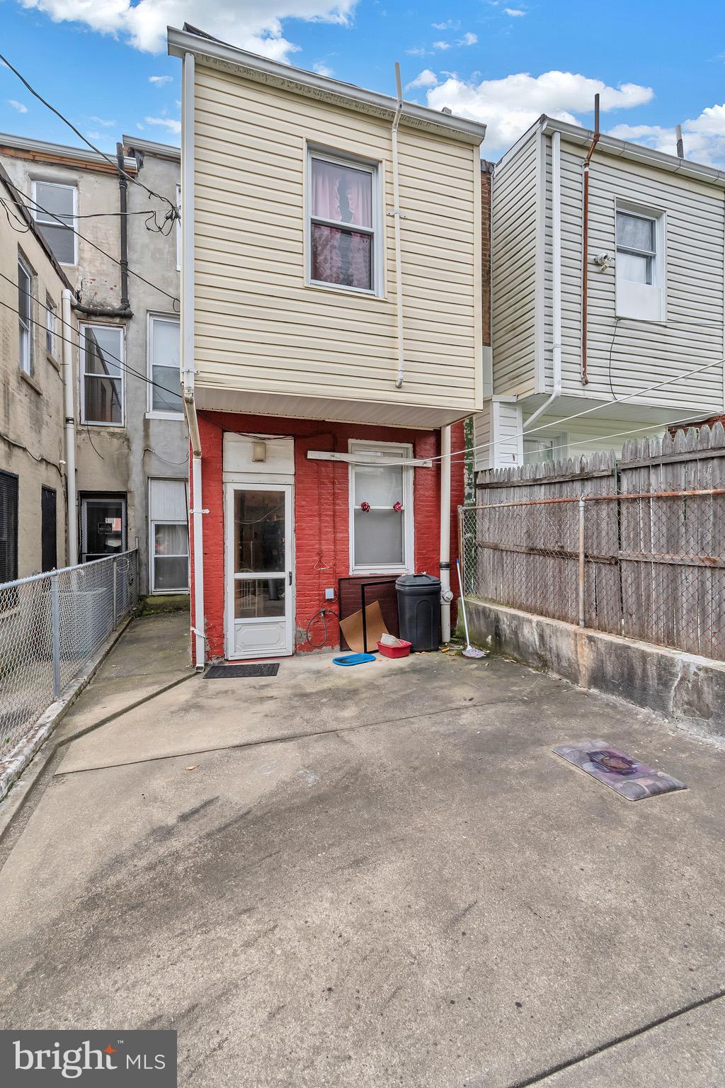 BROADWAY EAST - Residential