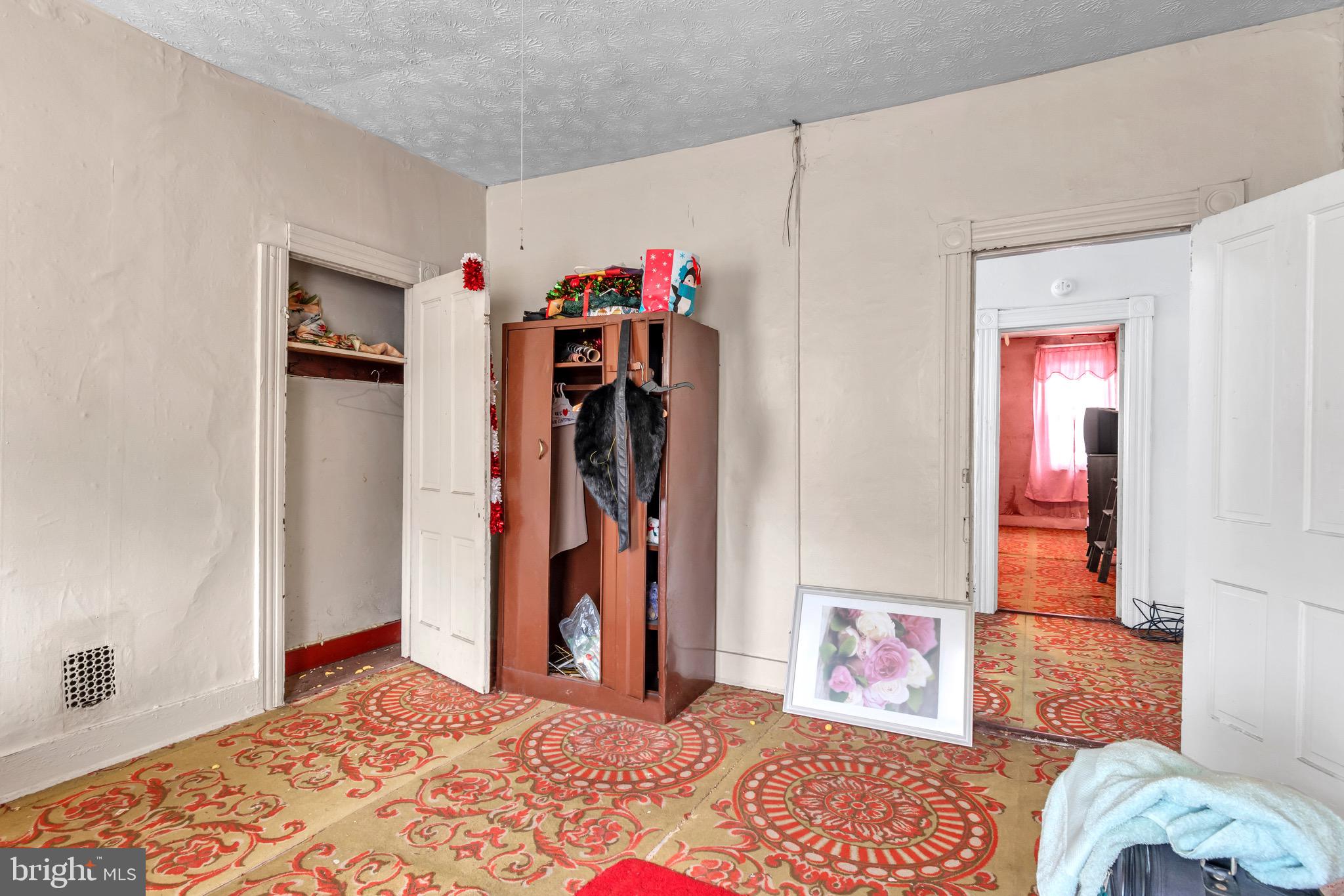 BROADWAY EAST - Residential