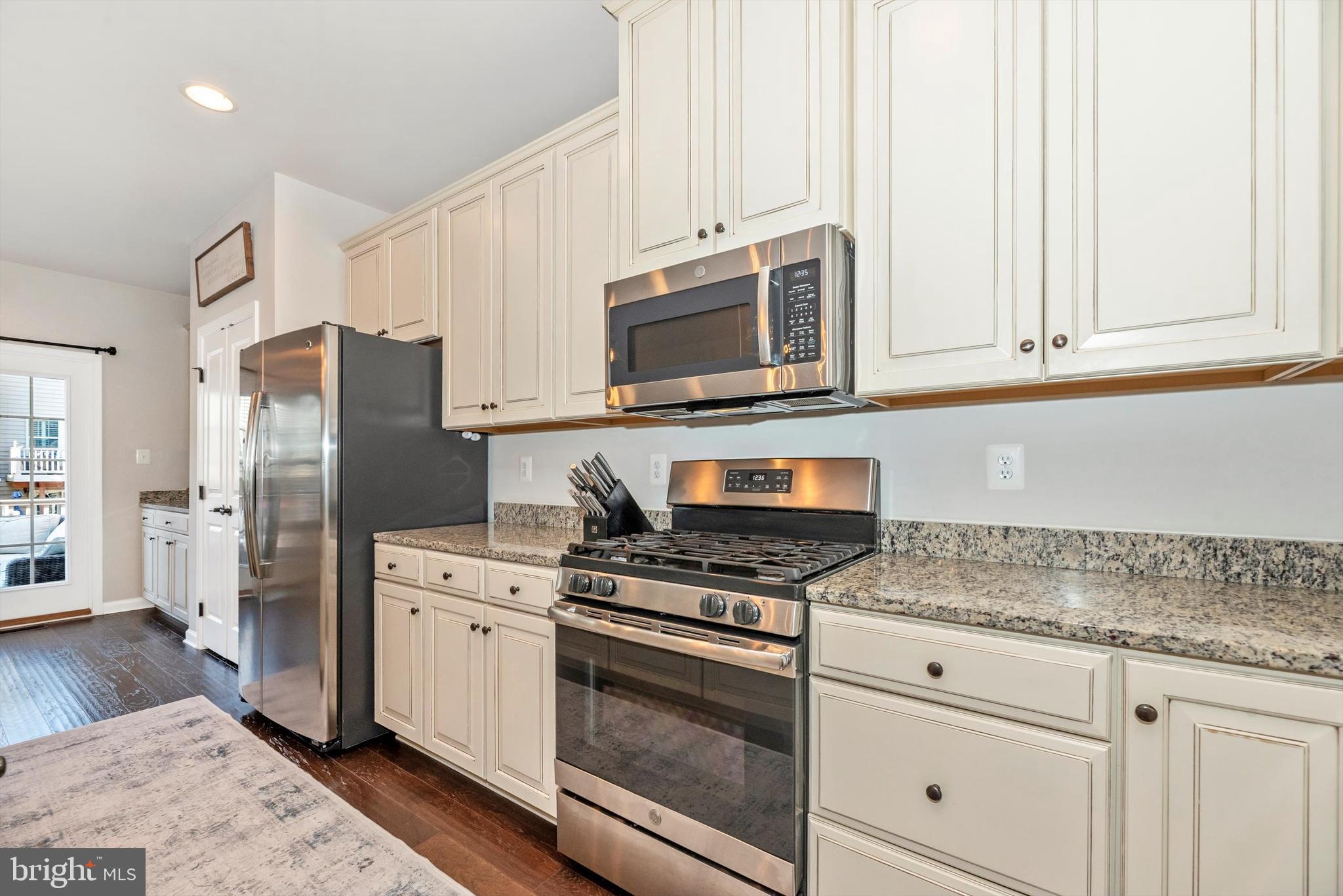 OAKDALE VILLAGE - Residential