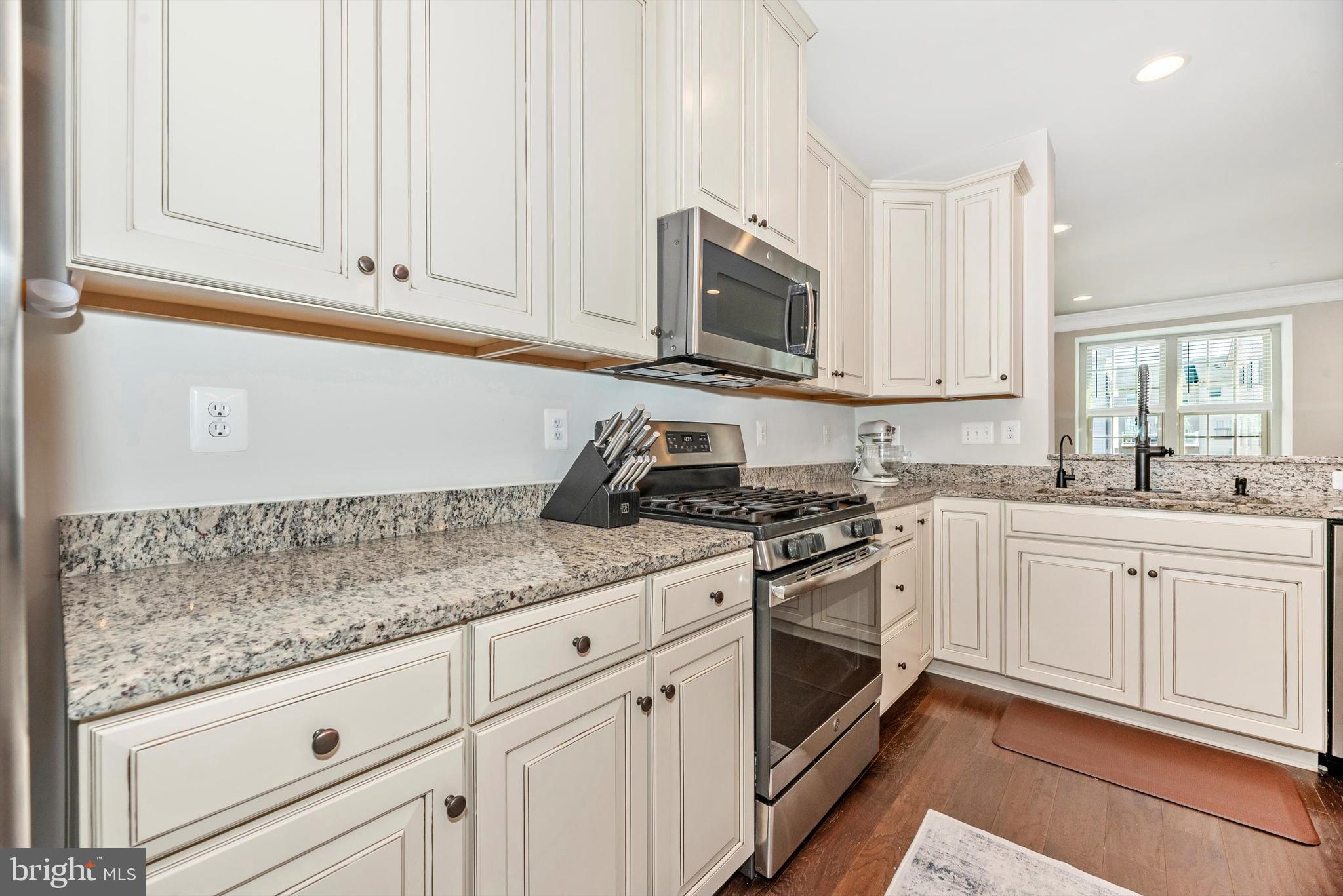 OAKDALE VILLAGE - Residential