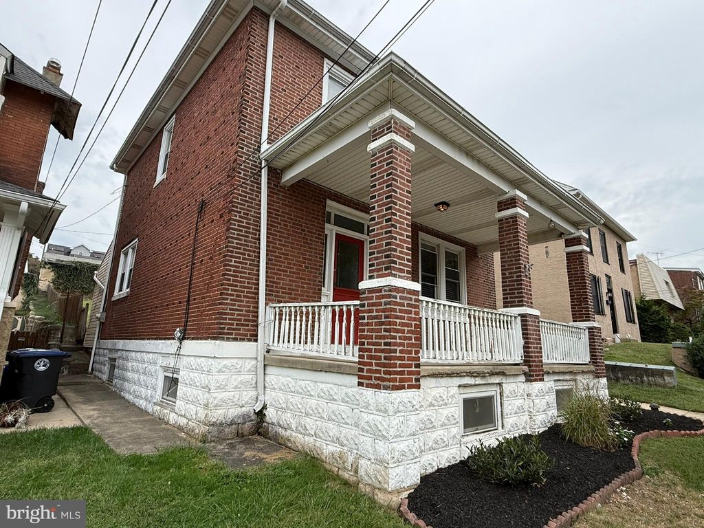 Photo of 134 W 8th Avenue, CONSHOHOCKEN, PA 19428 (MLS # PAMC2152150)
