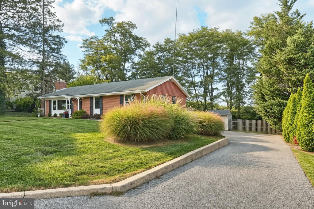 Photo of 1311 Ruxton Road, YORK, PA 17403 (MLS # PAYK2091762)