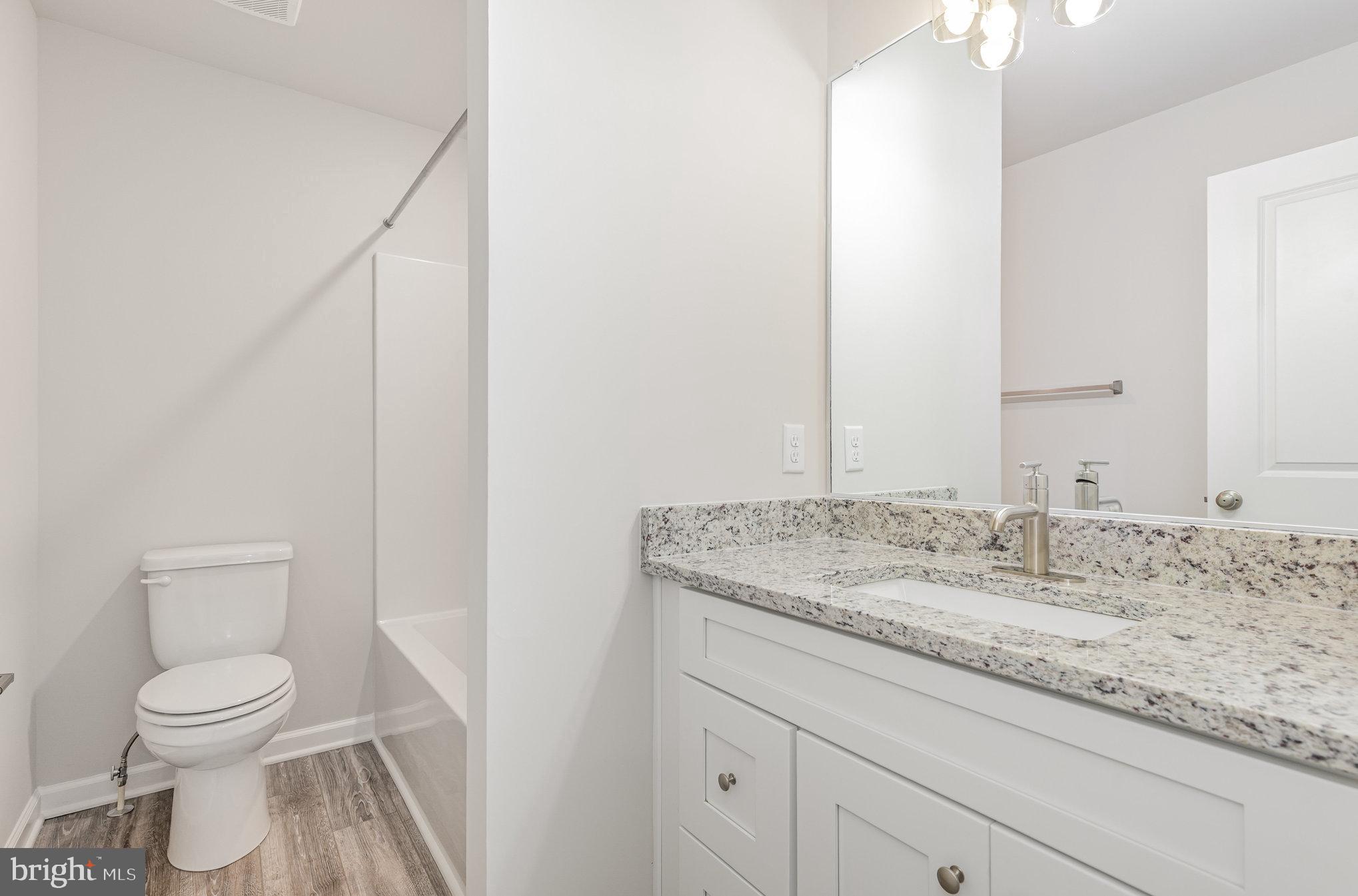 HIDDEN LAKE - Residential