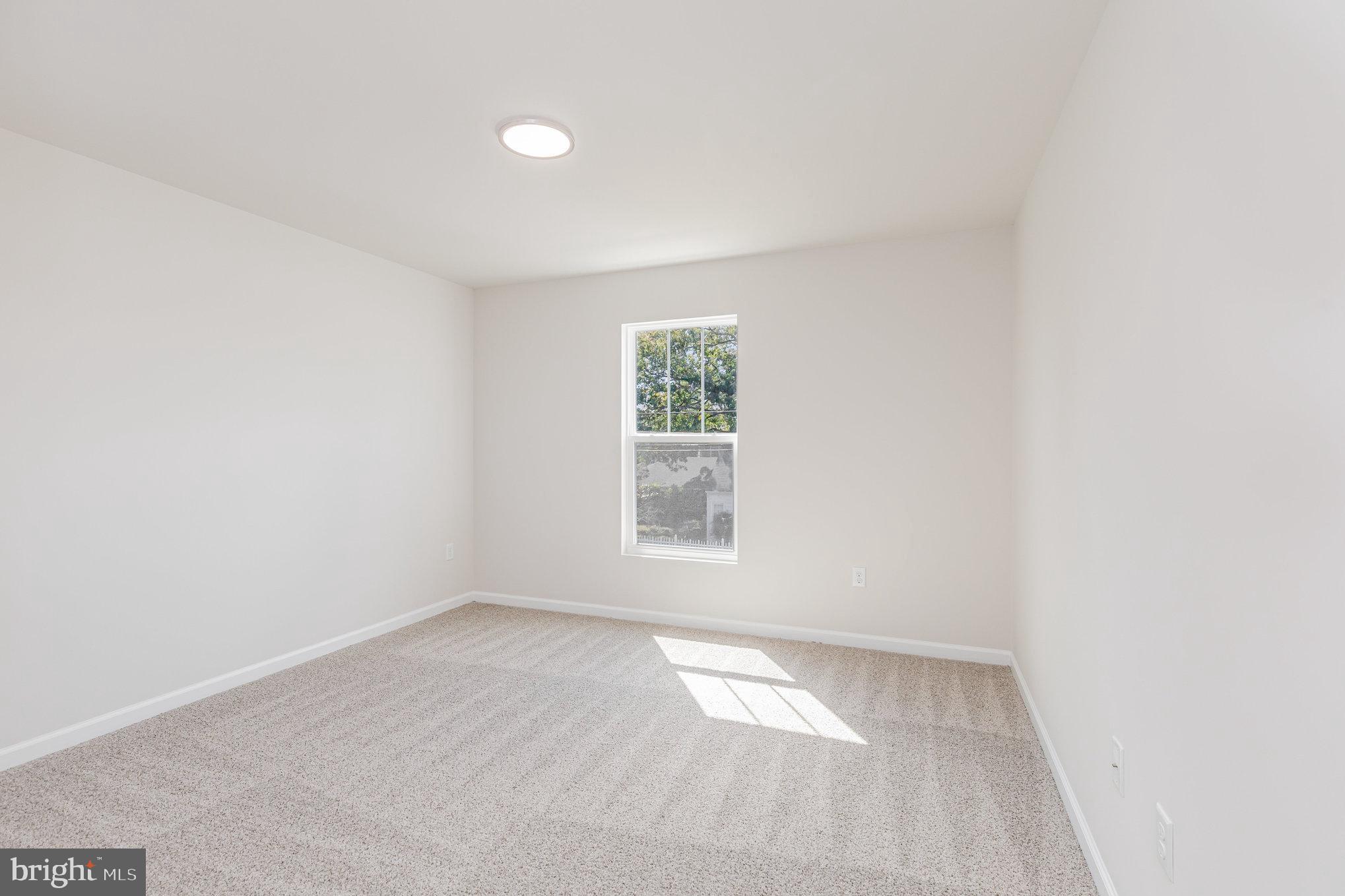 HIDDEN LAKE - Residential