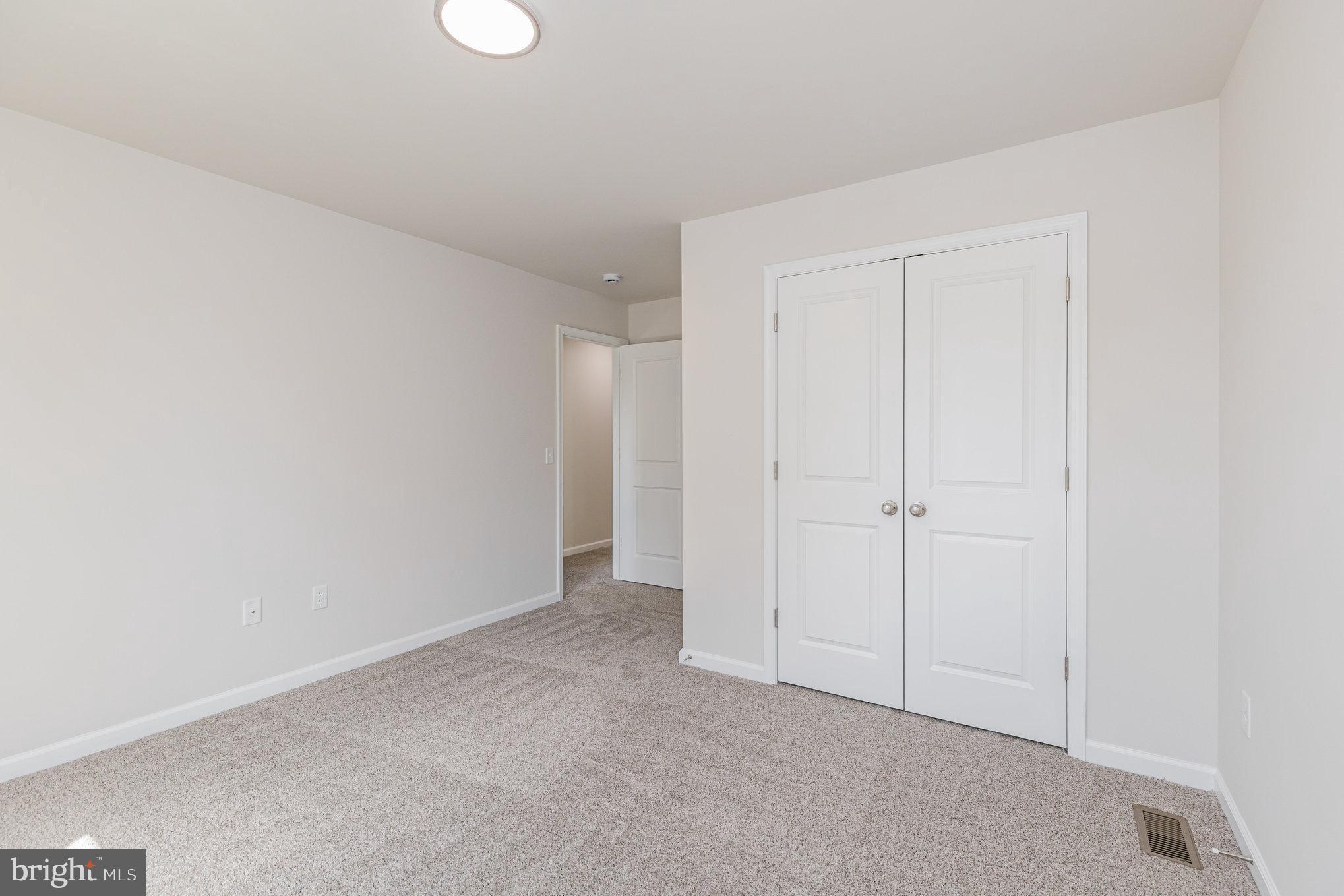 HIDDEN LAKE - Residential