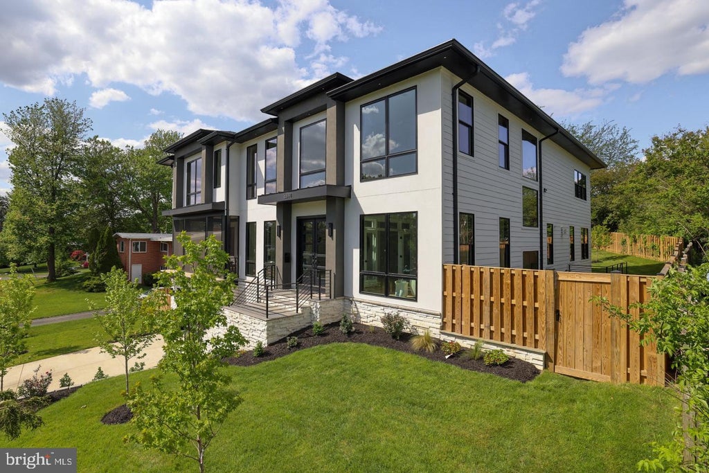 Photo of 6514 Byrnes Drive, MCLEAN, VA 22101 (MLS # VAFX2348230)
