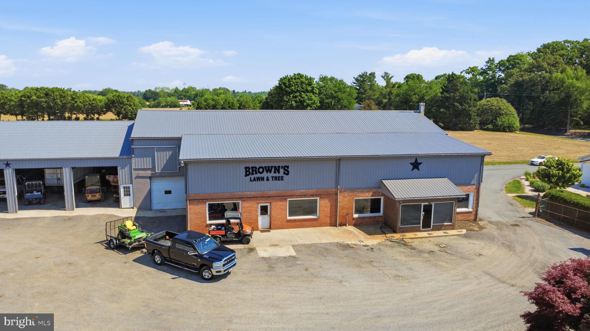 WORTON - Commercial Sale