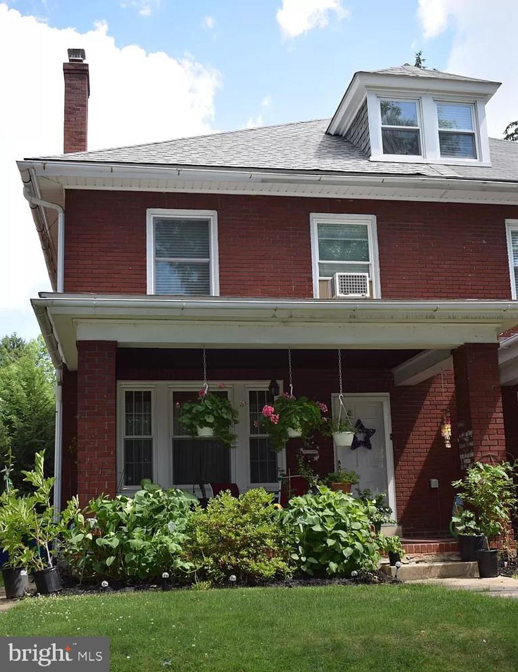 Photo of 1031 Wheatland Avenue, Lancaster, PA 17603 (MLS # PALA2053558)