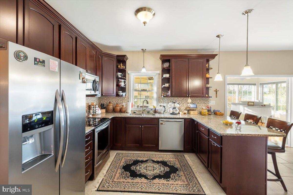 TWIN LAKES WEST - Residential