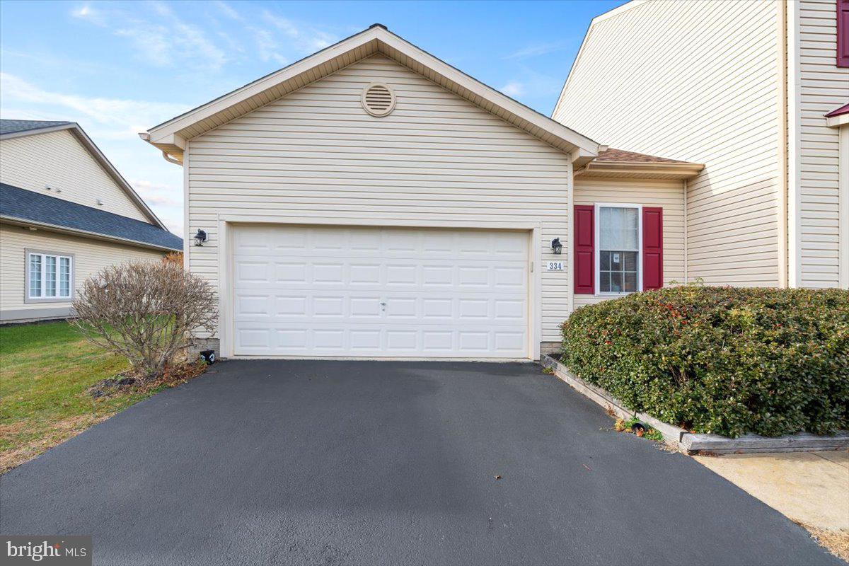 TWIN LAKES WEST - Residential