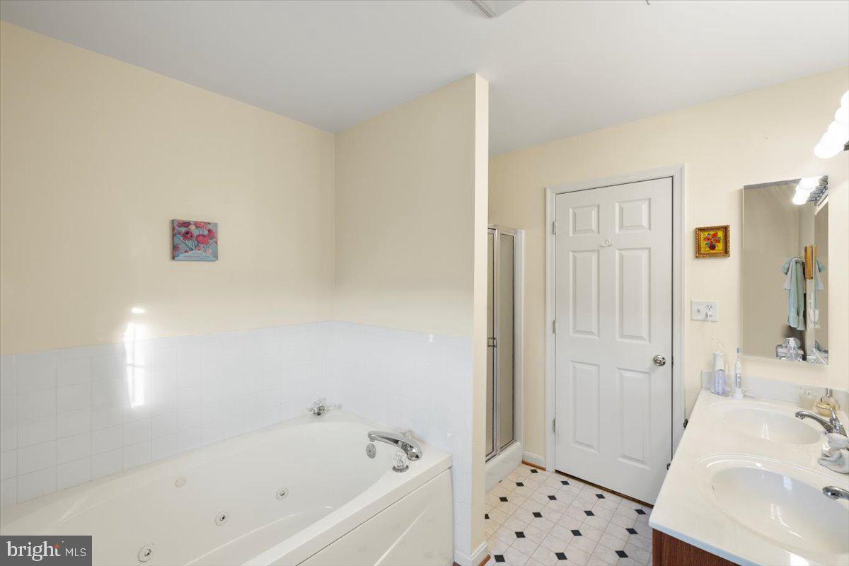 TWIN LAKES WEST - Residential