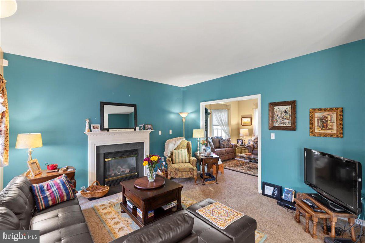 TWIN LAKES WEST - Residential